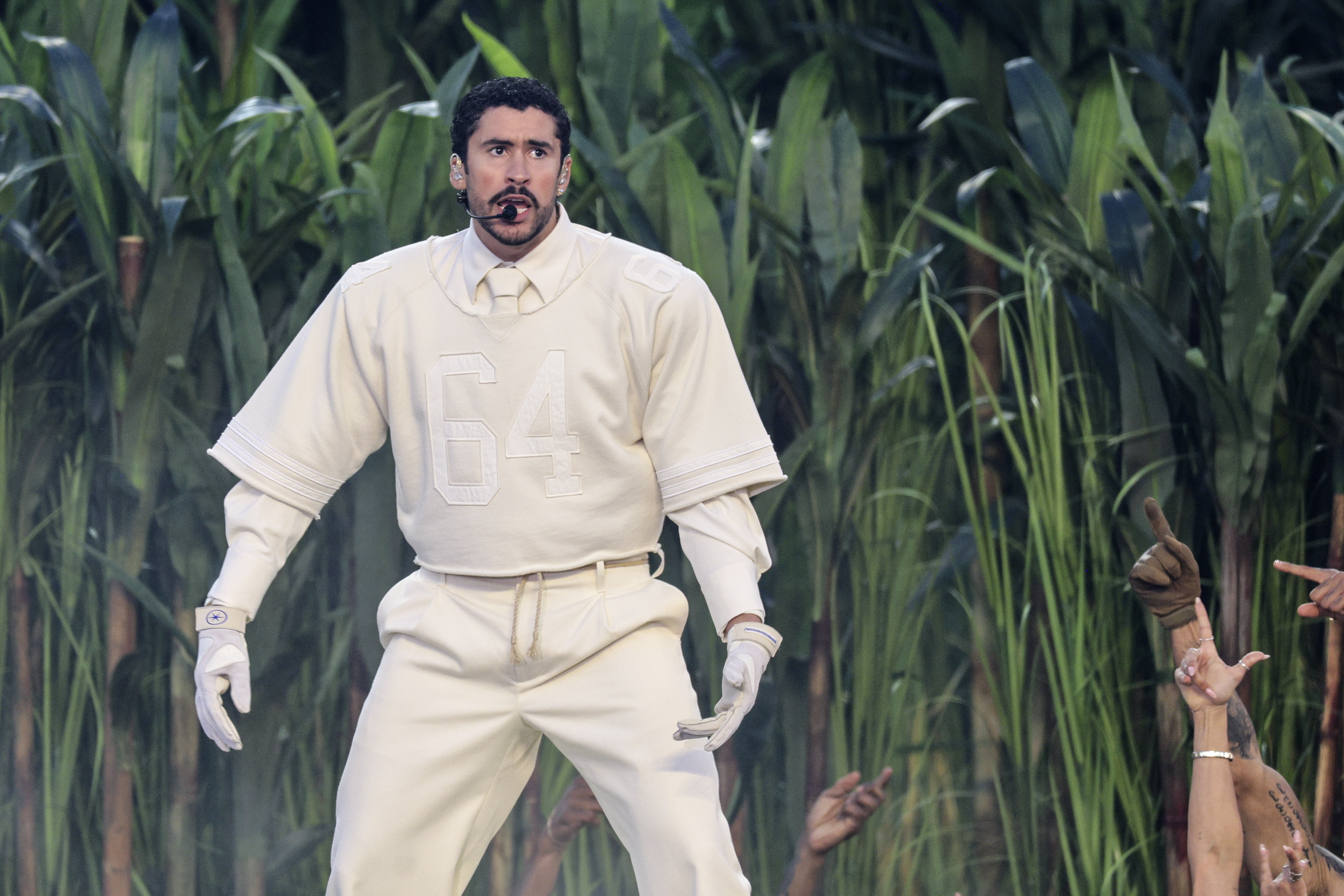 Bad Bunny resignificó el God Bless América en bendición para México, dice experta