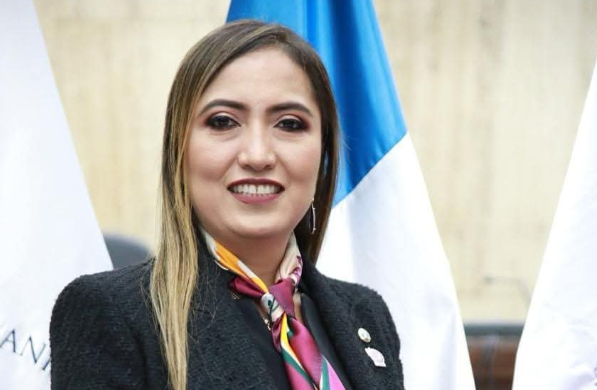 CLAUDIA PAREDES, PRESIDENTE OJ