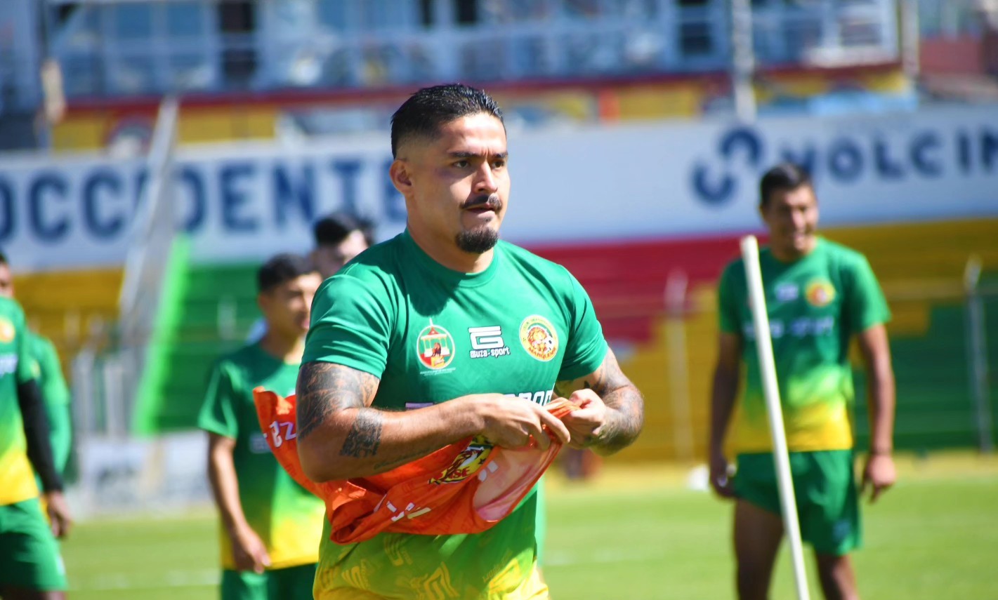Carlos Salvador Estrada, defensa del cuadro de Marquense; el cuadro de San Marcos se ubica de momento en la última posición de la tabla acumulada. (Foto Prensa Libre Deportivo Marquense).