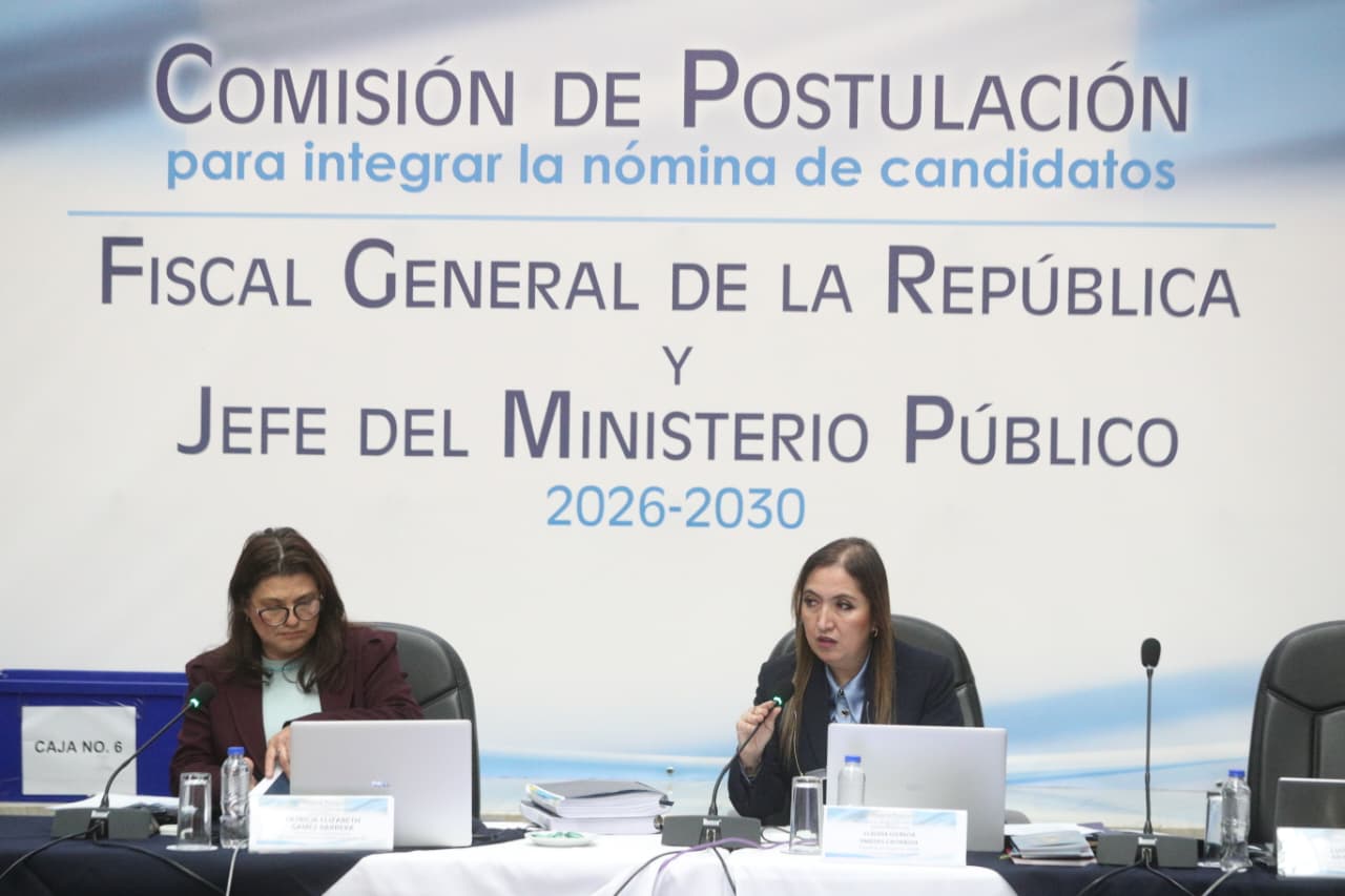 Sesión de la Comisión de Postulación a Fiscal General durante la evaluación de aspirantes al Ministerio Público.