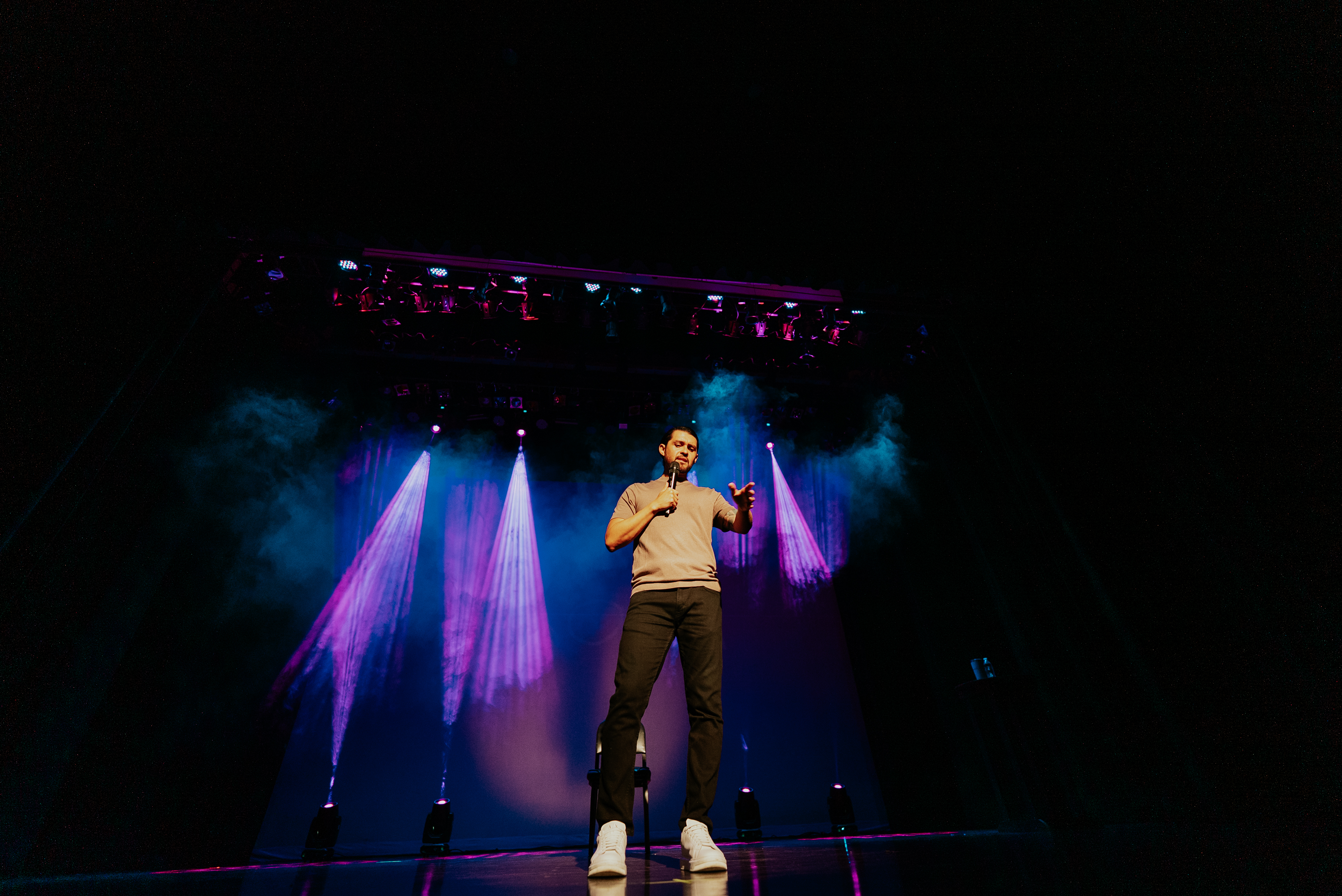 “El humor también se trabaja”: la apuesta de Juan Pablo Amado por stand-up comedy