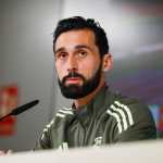 El entrenador del Real Madrid, Álvaro Arbeloa, ofrece una rueda de prensa posterior al entrenamiento del equipo en la Ciudad Deportiva de Valdebebas, este viernes, en preparación a su encuentro liguero contra la Real Sociedad, Foto Prensa Libre: EFE).
