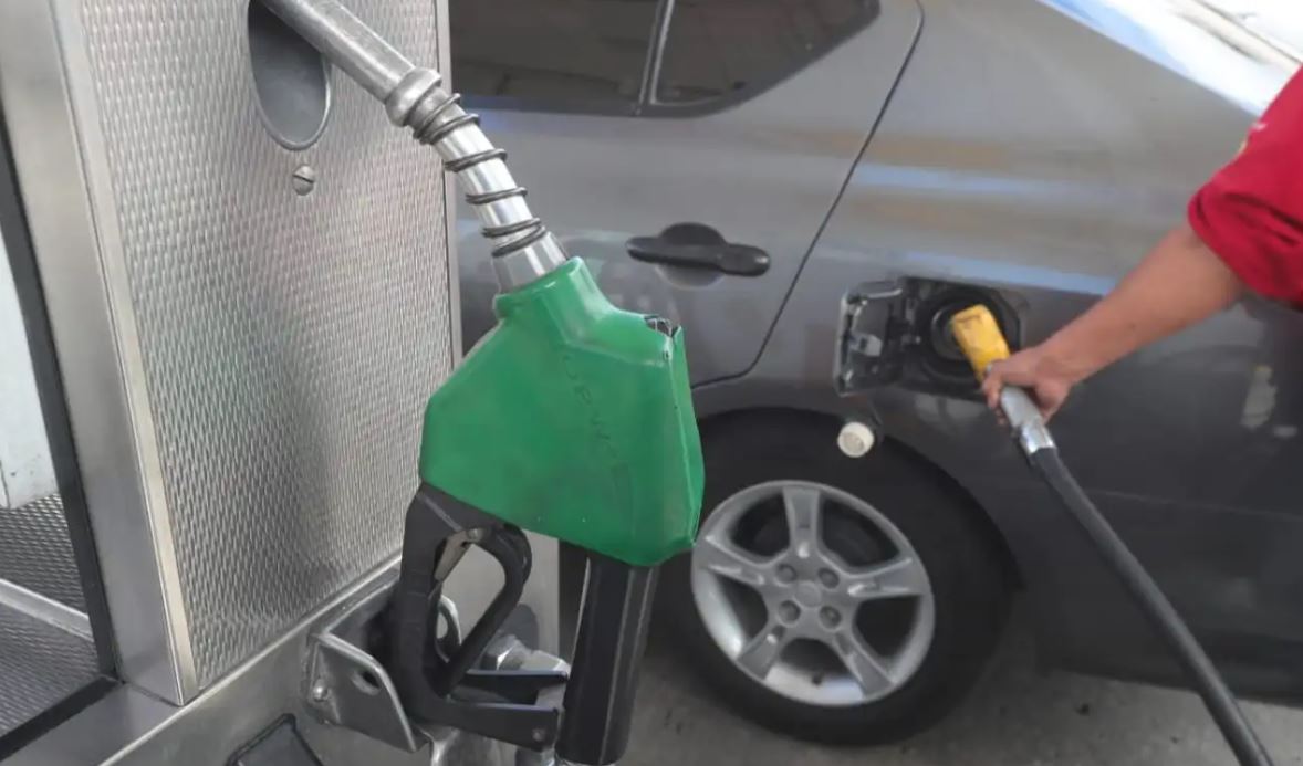 Etanol personal echando combustible con etanol 1 HPL