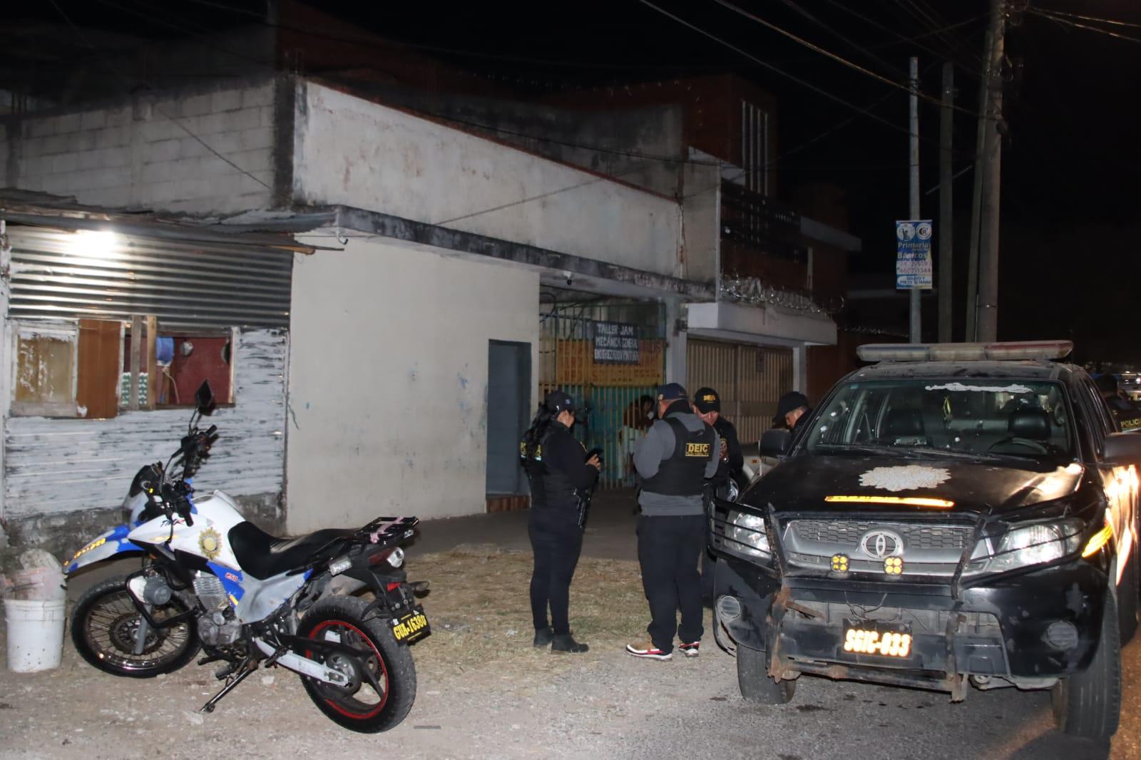 Hallan refugio de pandilleros en Mixco con droga y un altar a la Santa Muerte