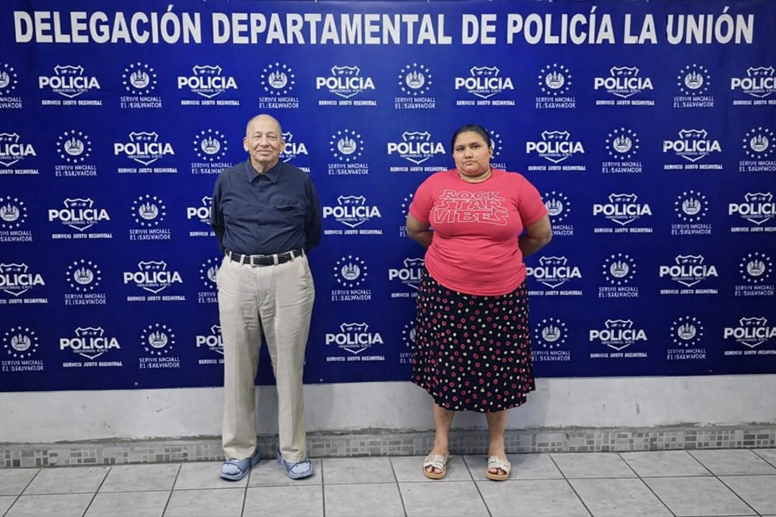 El “Apóstol Santiago” y Lidia Maldonado son aprehendidos cuando trasladaban a un menor oculto en el maletero de un vehículo. (Foto Prensa Libre: Tomada de la cuenta de X @UltimaHoraHn)