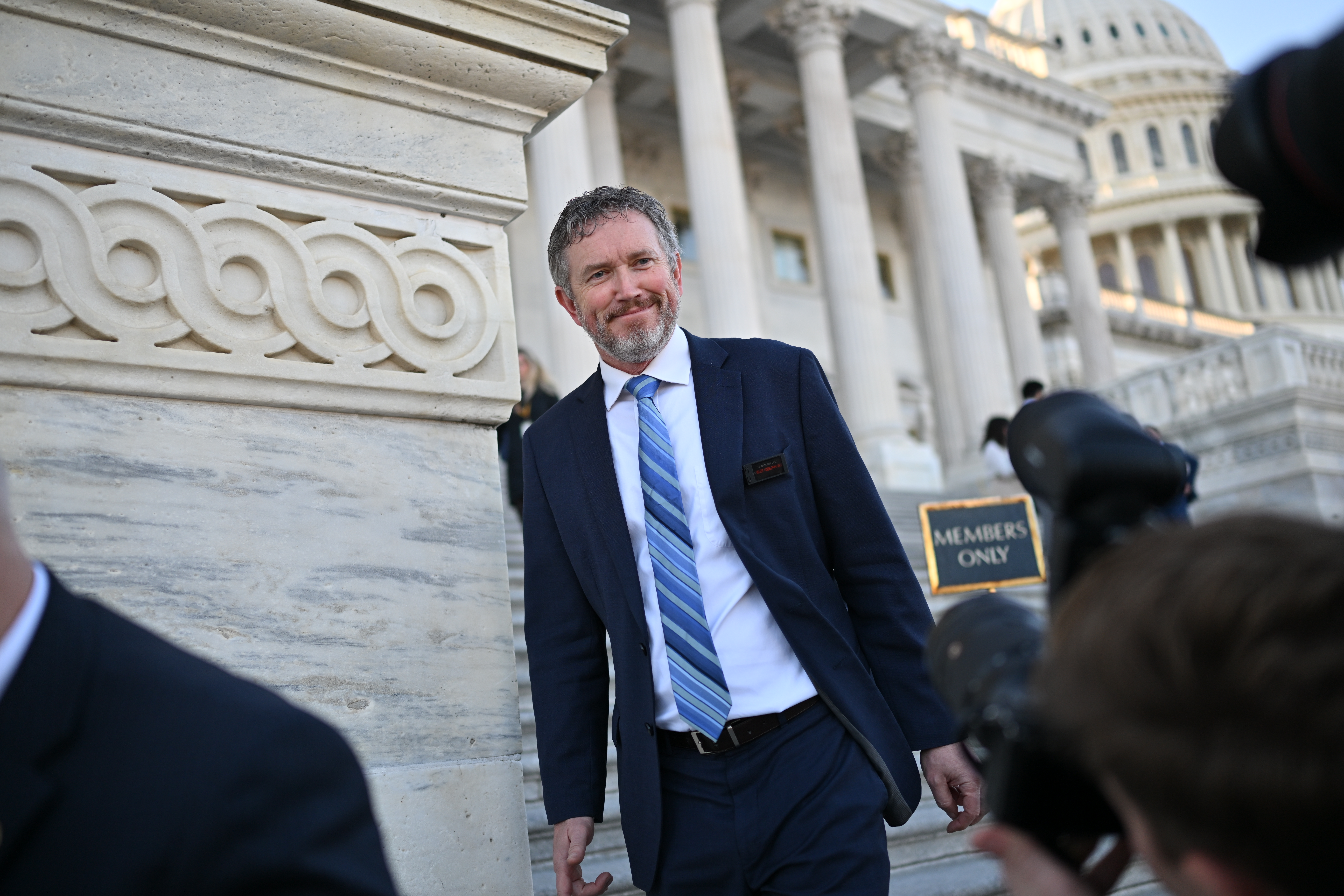 el representante republicano Thomas Massie se enfrenta a Trump.