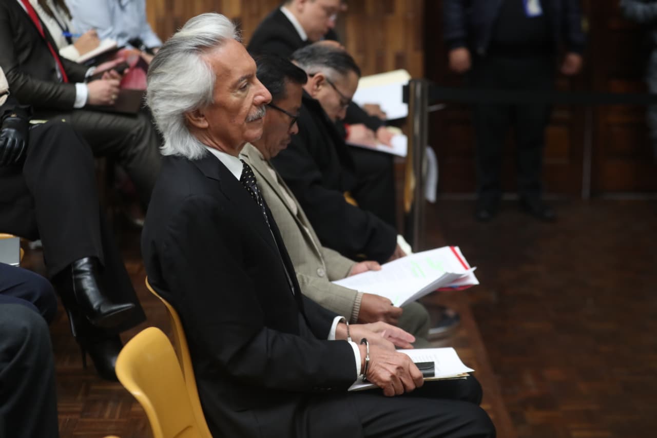 Jose Rubén Zamora asiste a audiencia pública para solicitar la revocatoria del arresto domiciliario; la resolución está pendiente