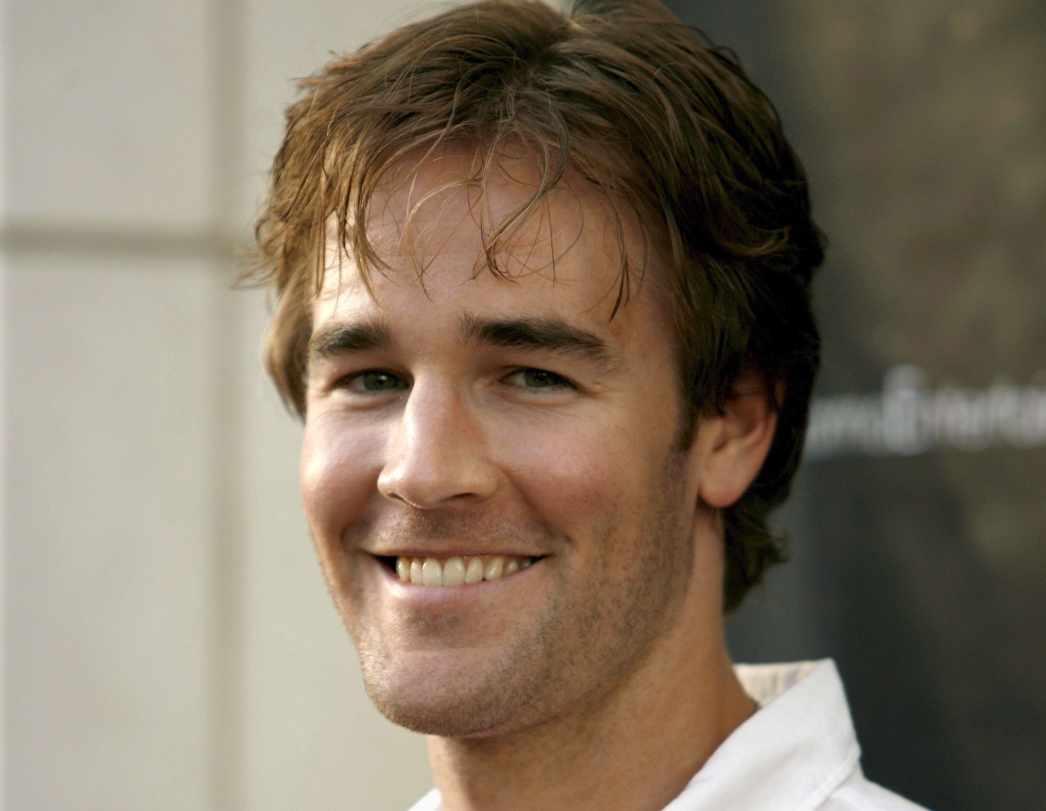 James Van Der Beek fallece tras cáncer de colon: señales de alerta y prevención