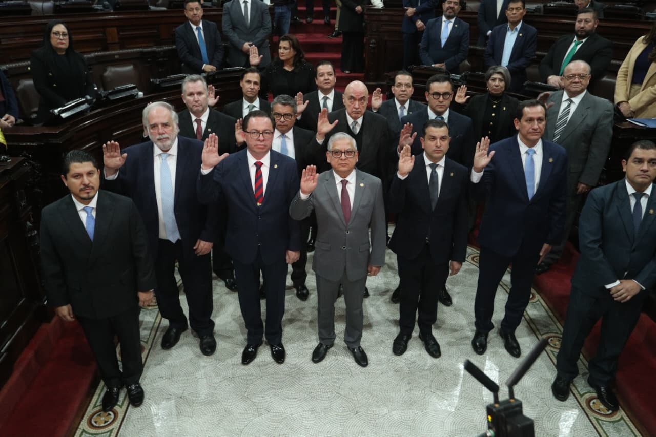 Juramentación de la Comisión de Postulación para la elección del Fiscal General del MP, integrada por representantes del CSJ, CANG y universidades.