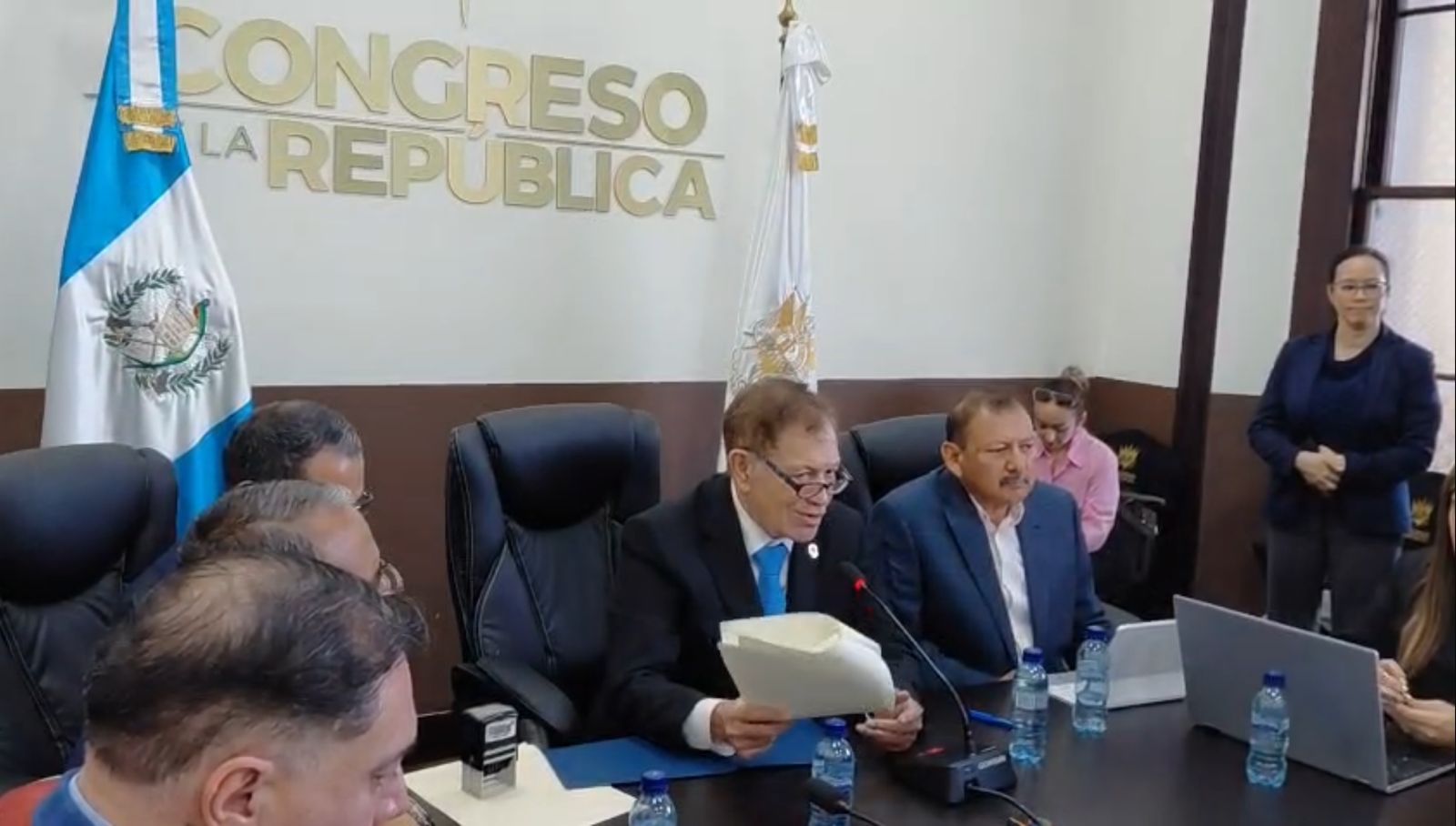 Luis Contreras se reúne con representantes del sector transporte para discutir la prórroga de la normativa de reductores de velocidad.