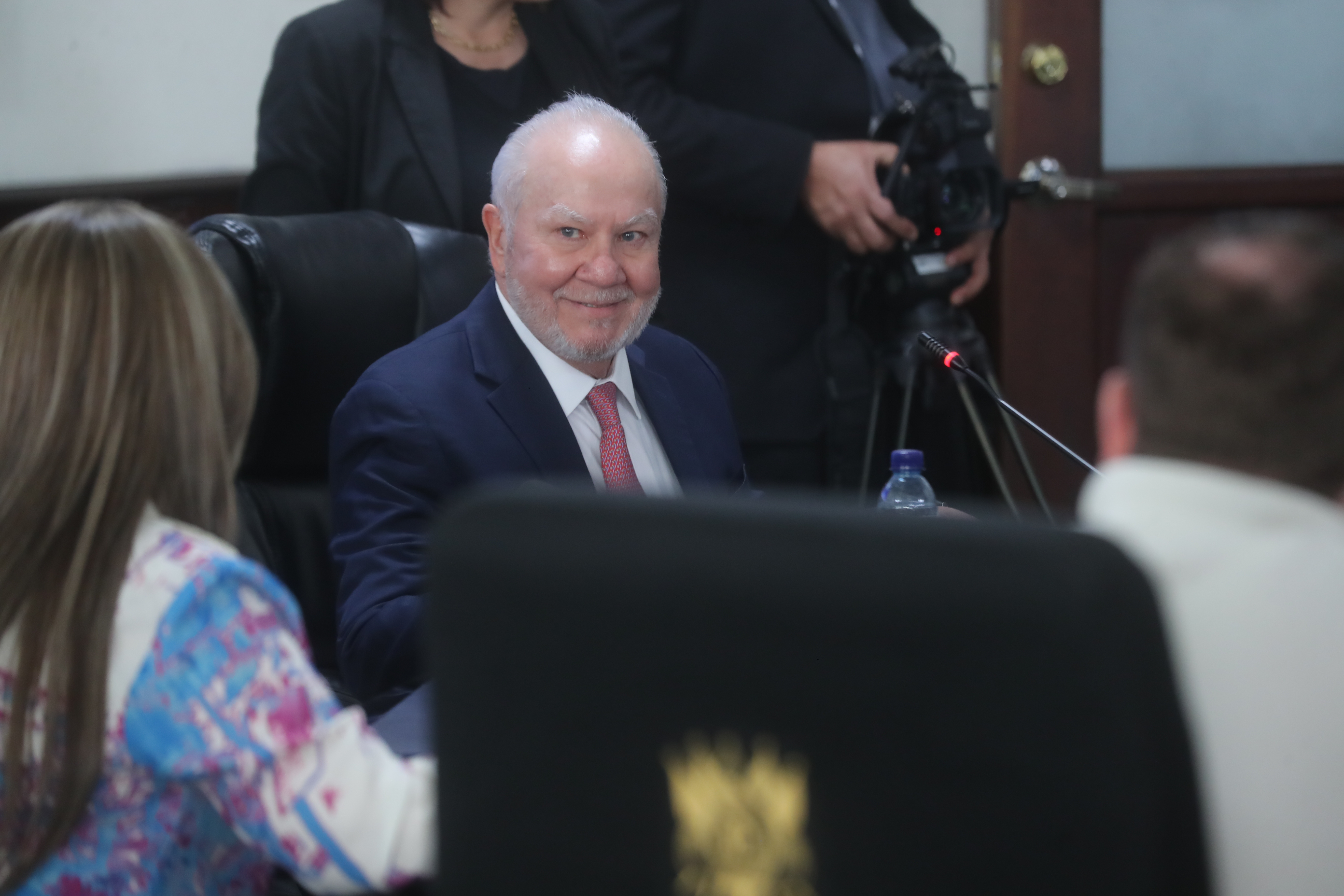 ENTREVISTAS MAGISTRADOS CC, CONGRESO. En instancia de Jefes de Bloque, con la comisin mixta del Congreso, se llevaron a cabo las entrevistas a los postulantes para ser Magistrados titulares y suplentes de la Corte de Constitucionalidad, en total se entrevistaron 24 candidatos, maana se le realizar la entrevista a los restantes 23. En la imagen, Roberto Molina Barreto.

Juan Diego Gonzlez.  250226