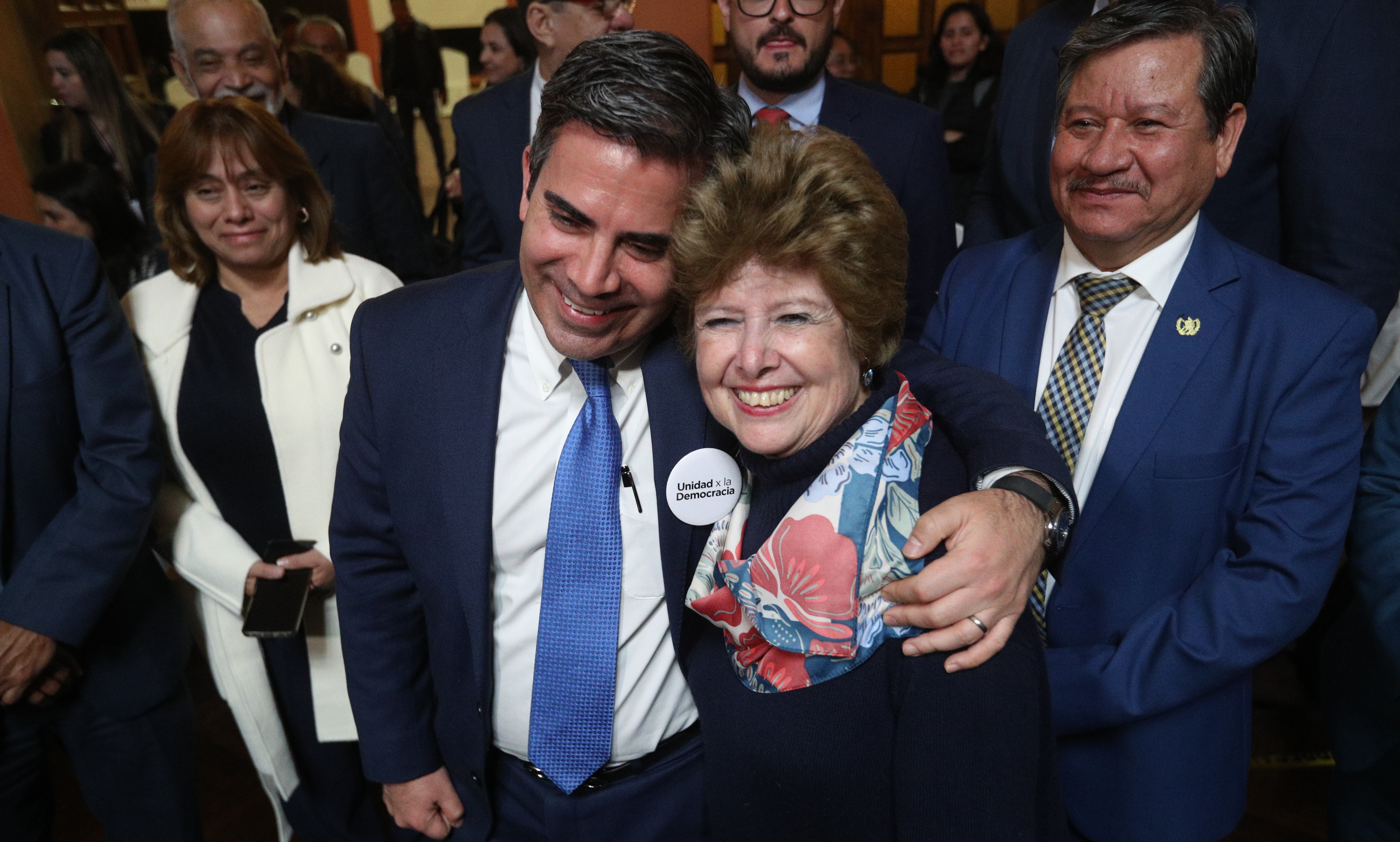 EN FOTOGRAFIA: ASTRID LEMUS 

El Colegio de Abogados y Notarios de Guatemala (CANG) realizan la elección de magistrados, titular y suplente, para integrar la Corte de Constitucionalidad (CC). 

Astrid Jeannette Lemus Rodríguez (5,085 votos) y Carlos Estuardo Gálvez Barrios (4,495 votos) se enfrentarán en segunda vuelta para definir al magistrado titular que representará al Colegio de Abogados y Notarios de Guatemala (Cang) ante la Corte de Constitucionalidad (CC) durante el periodo 2026-2031.

CIERRE DE LA URNAS A LAS 18 HORAS  

Foto: 
BYRON RIVERA 
05/02/2026