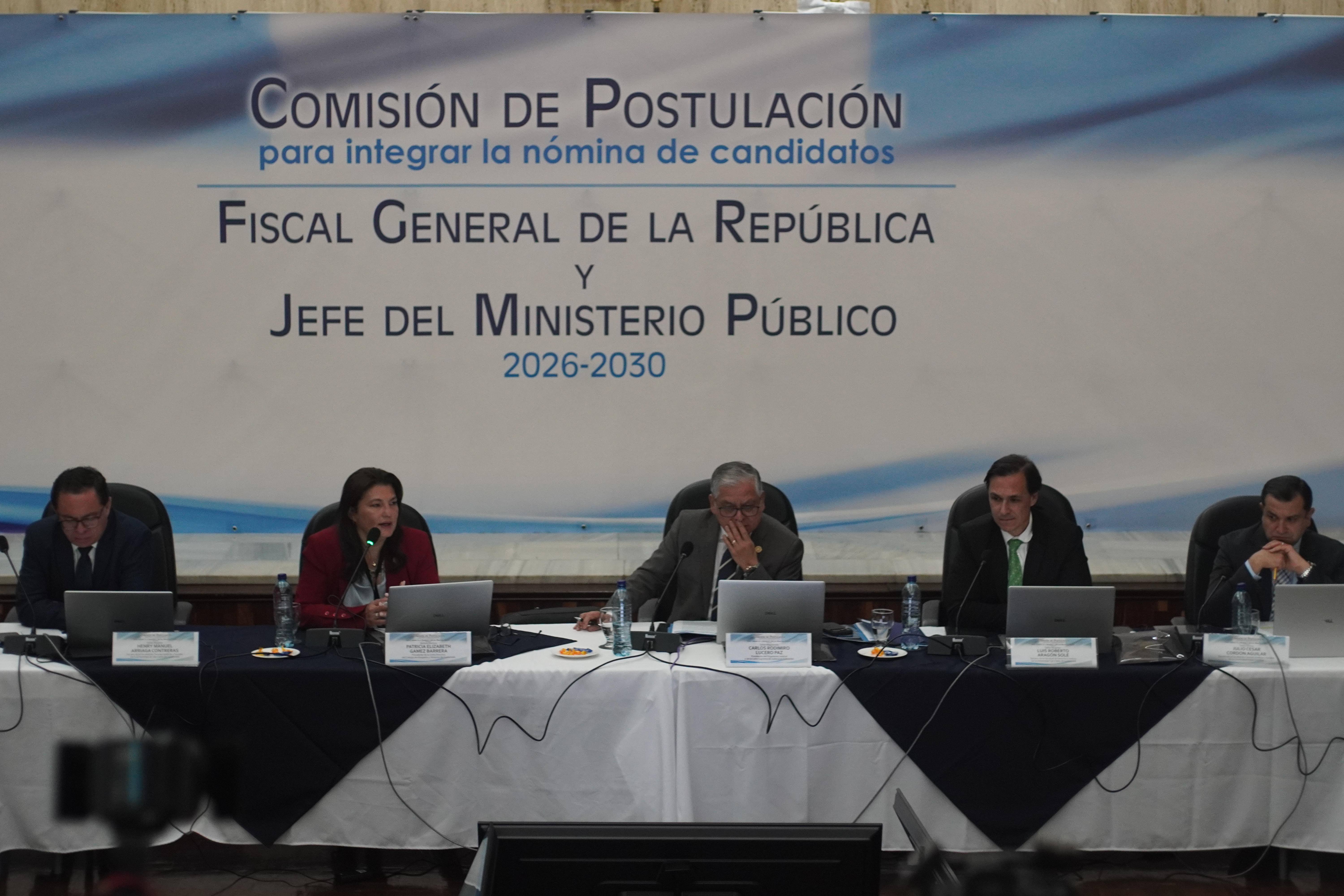 Postuladora comienza renovación del MP y prevé elaborar nómina de seis candidatos a fiscal general el 20 de abril. Los comisionados se enfrentaron en un primer pulso con la elección de secretarios, y dejan ver que habría dos bandos en la comisión. Foto Prensa Libre: Javier González 09/02/2026
