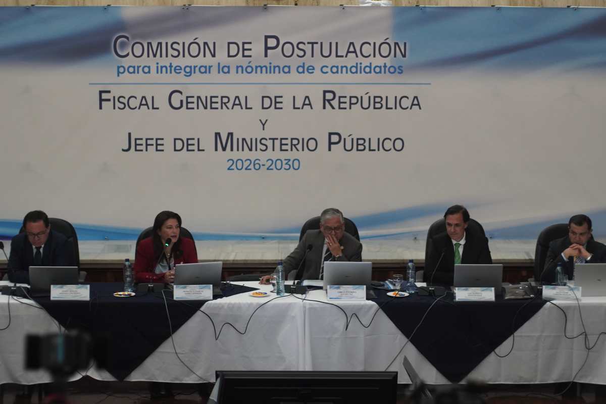 Postuladora comienza renovación del MP y prevé elaborar nómina de seis candidatos a fiscal general el 20 de abril. Los comisionados se enfrentaron en un primer pulso con la elección de secretarios, y dejan ver que habría dos bandos en la comisión. 

Foto Prensa Libre: Javier González 09/02/2026