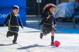INICIO DEL CICLO ESCOLAR 2026. Se visit la escuela, Complejo Escolar para La Paz (CEPAZ), jornada vespertina, para documentar el primer da del Ciclo Escolar 2026. Hubo un acto de bienvenida donde se cant el himno nacional, el himno de la escuela, la juramentacin a la bandera y la presentacin de los docentes, luego, todos los nios tuvieron clases en sus salones. En la imagen, alumnos de preprimaria en su hora de juego.

Juan Diego Gonzlez.  020226