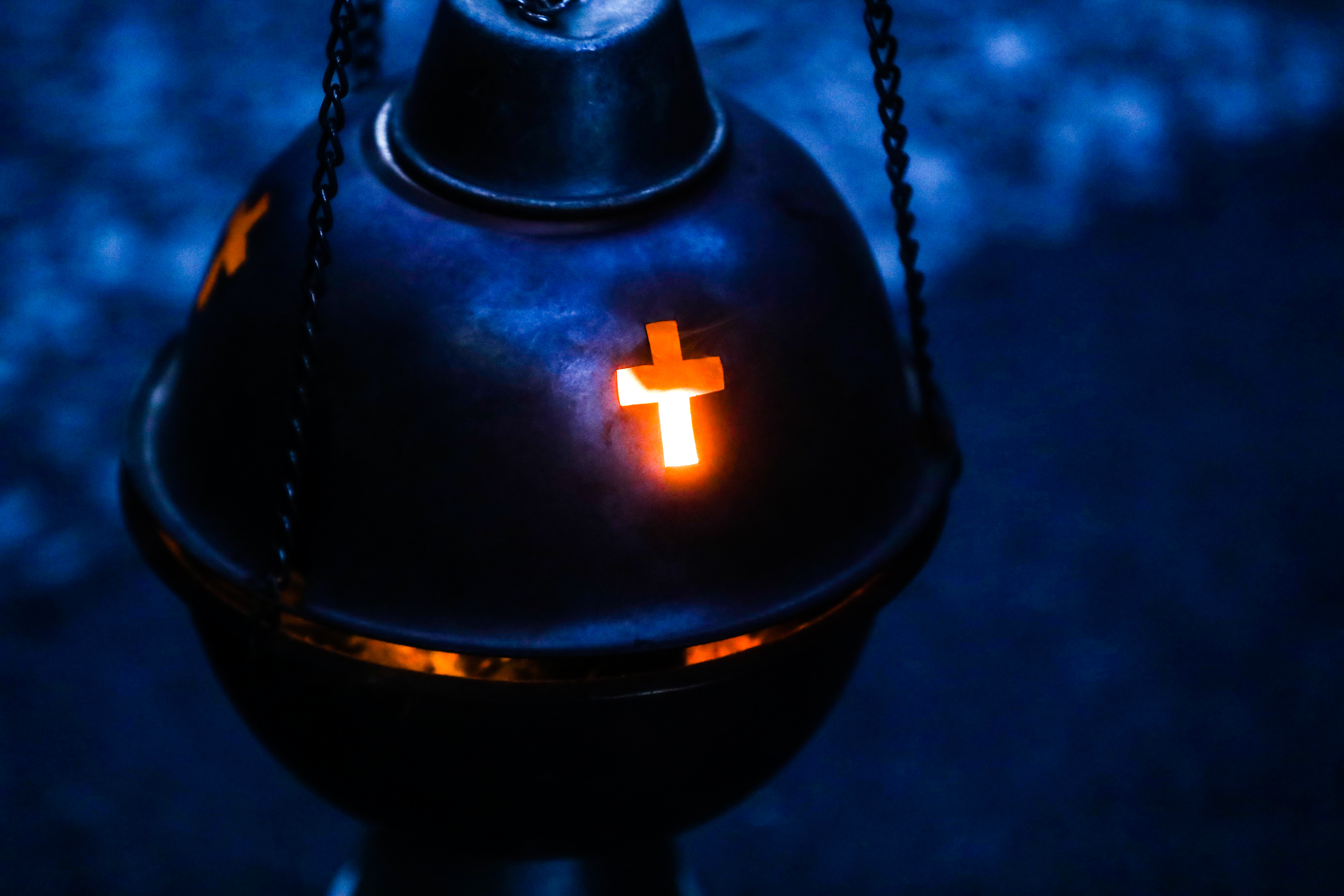 El Incienso: Sus aromas, formas, significados en Cuaresma y Semana Santa