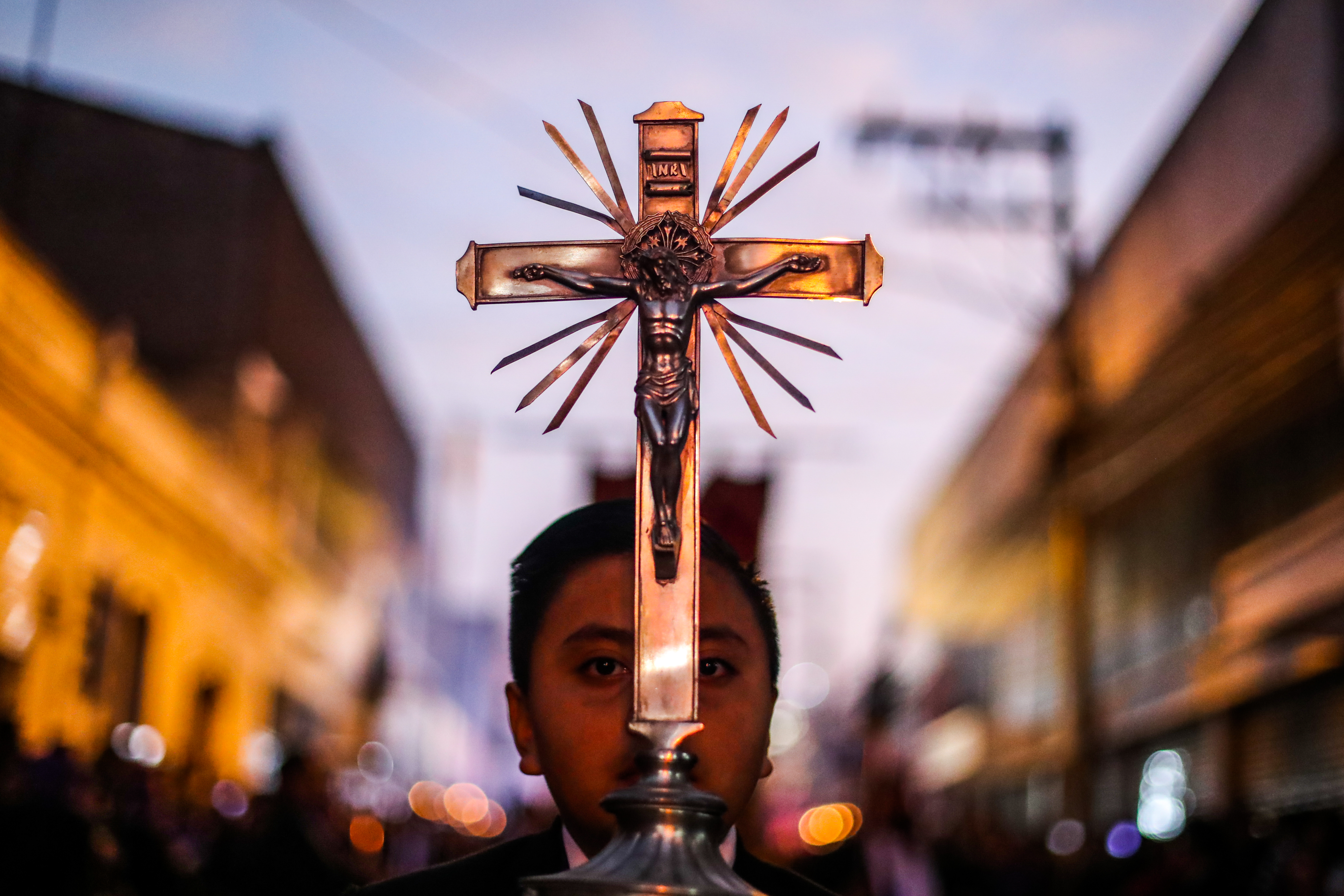 Un crucifijo con la figura de Jesús (el corpus), como la representación de la cruz y símbolo central para los católicos. Es el sacrificio por amor de Jesucristo, su pasión, muerte y redención. (Foto Prensa Libre: Juan Diego González)