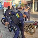 Agentes de la PNC realizan operativos de seguridad y revisan motoristas en la zona 3 de Guatemala.