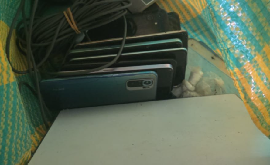 Autoridades incautan antena satelital, armas, licor y municiones en la prisión de Pavón