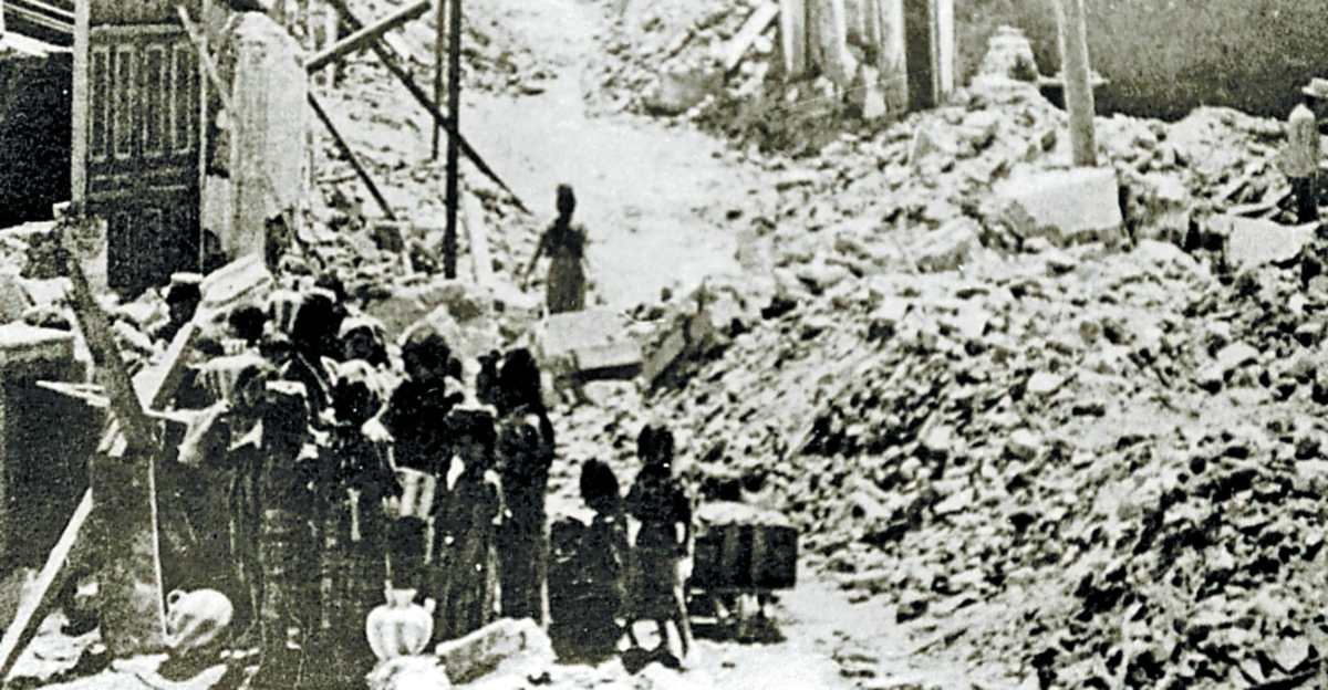 El terremoto de 1976 dejó 23 mil fallecidos y miles de casas destruidas. En la imagen, los estragos ocasionados por el movimiento telúrico. (Foto Prensa Libre: Hemeroteca PL)