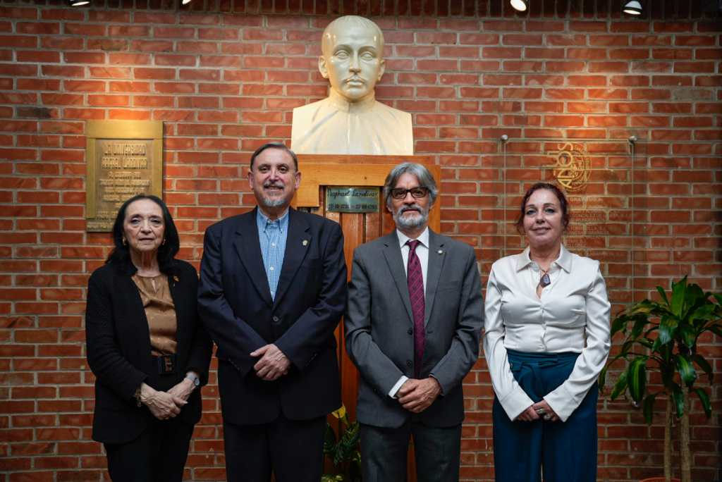 Universidad Rafael Landívar crea premio de literatura y dedica la primera edición a la poesía