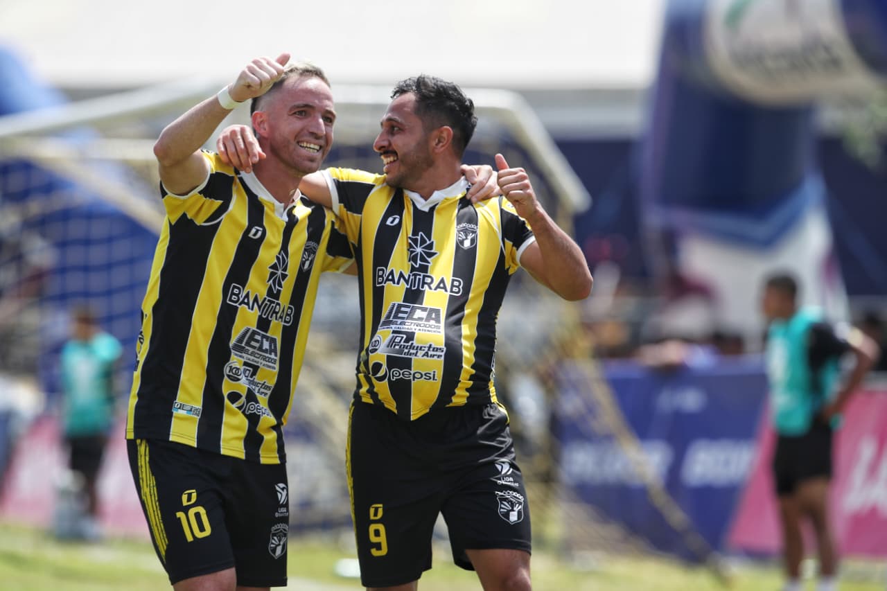 Comunicaciones cae 2-0 ante Aurora y desperdicia la oportunidad de asumir el liderato