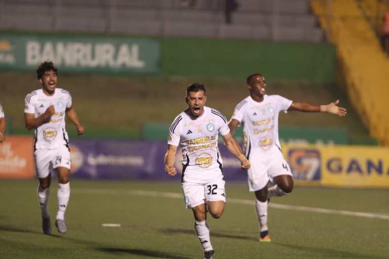 Comunicaciones vence a Municipal en el Clásico 336 y escala al segundo lugar del Clausura 2