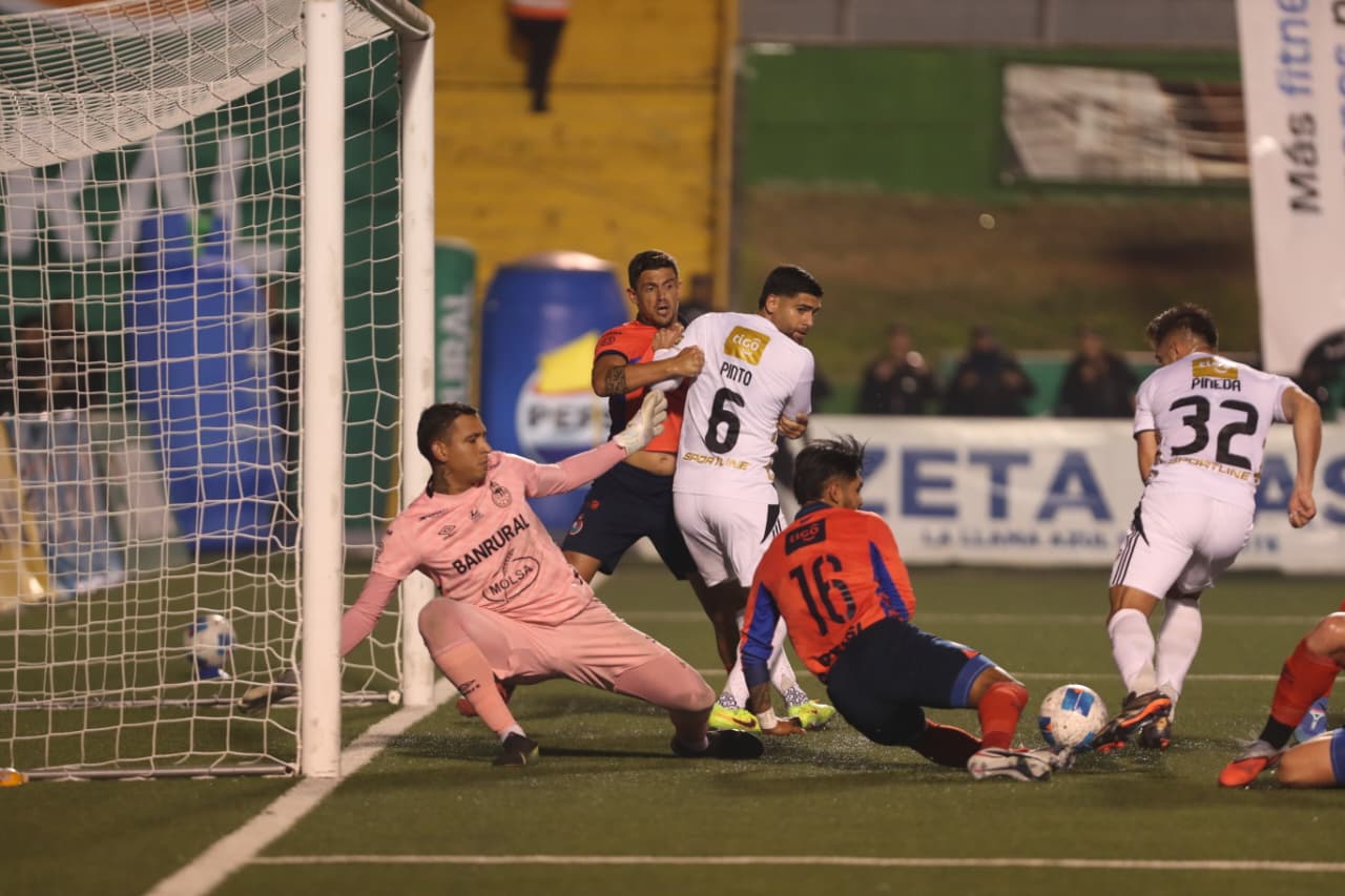 “Un clásico se juega como una final”: Wilson Pineda tras darle el triunfo a Comunicaciones sobre Municipal