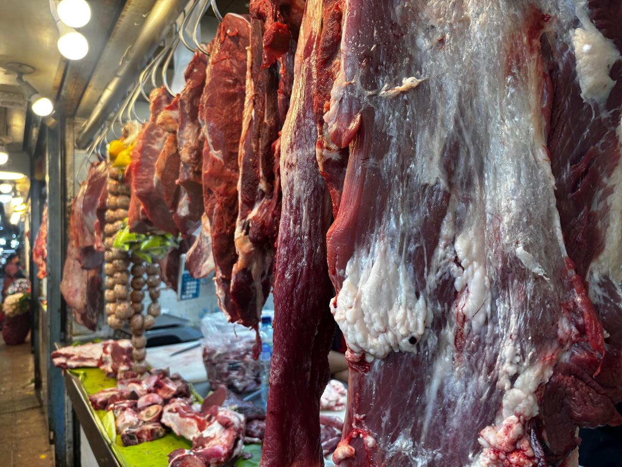 La ministra María Fernanda Rivera explicó en el Congreso que el precio de la carne varía según la cadena de comercialización, con mayores aumentos en mercados cantonales. (Foto, Prensa Libre: María René Barrientos)