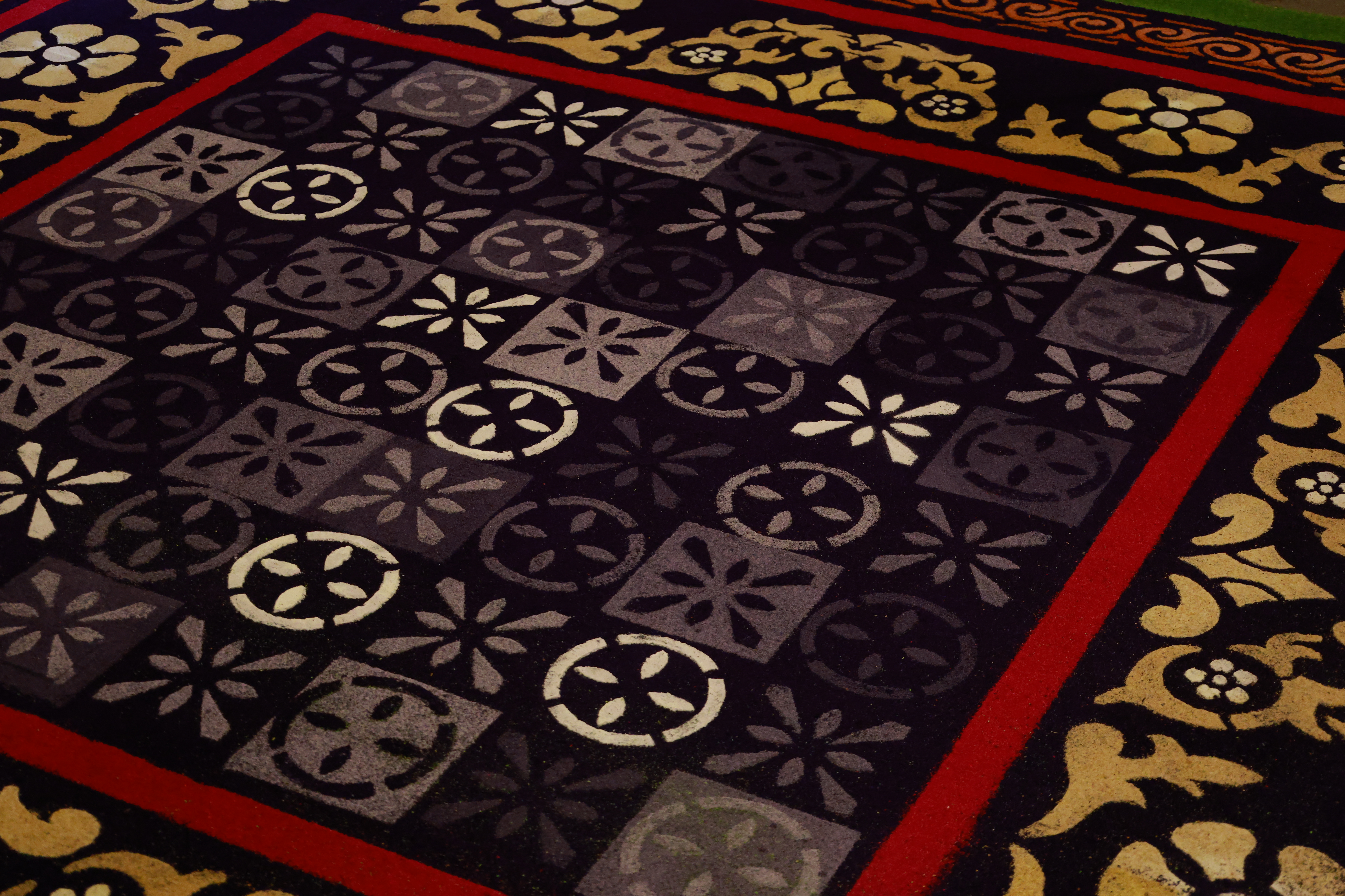 Cuaresma en Antigua Guatemala: exposición reúne fotos, huerto y alfombra tradicional