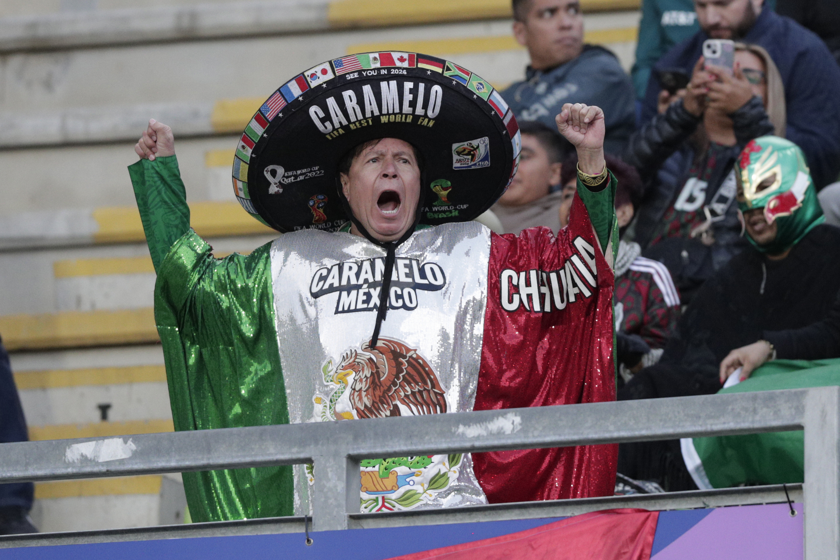  Caramelo, uno de los aficionados más reconocidos de los mundiales. (Foto Prensa Libre: EFE).