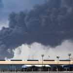DUBAI (United Arab Emirates), 01/03/2026.- Thick black smoke billows into the air above the Jebel Ali port after getting struck by debris from an Iranian intercepted missile, in Dubai, United Arab Emirates, 01 March 2026. Iran launched retaliatory aerial attacks in the region following an earlier joint Israel-US military operation targeting multiple locations across Iran in the early hours of 28 February 2026. (Emiratos Árabes Unidos) EFE/EPA/STRINGER