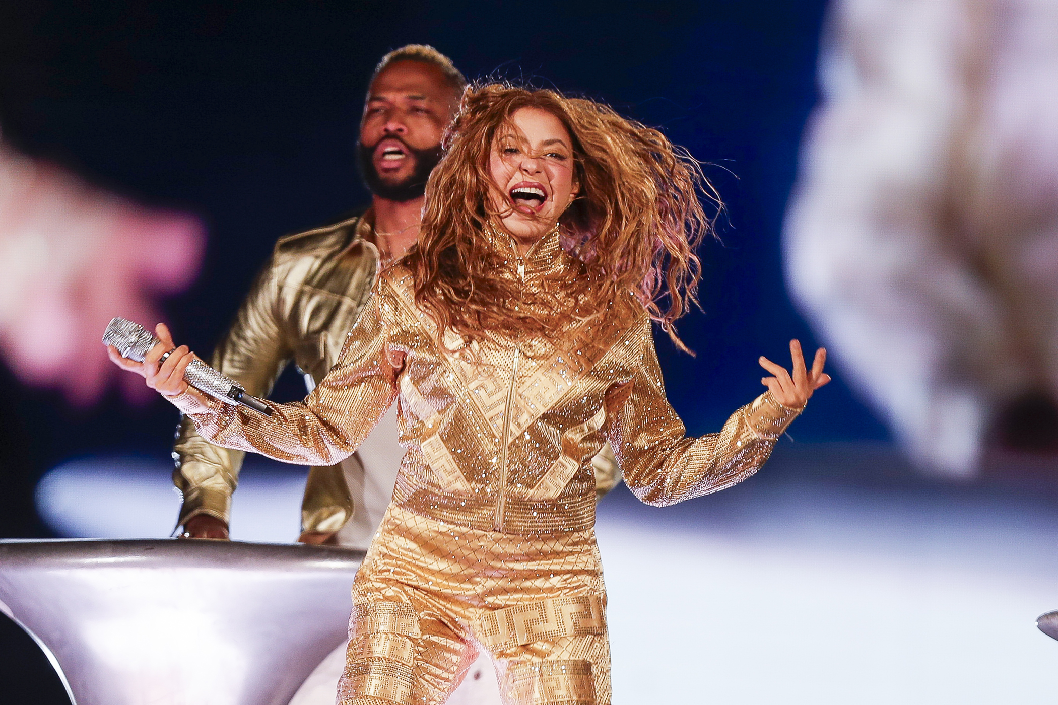 MEX5970. CIUDAD DE MÉXICO (MÉXICO), 01/03/2026.- La cantante colombiana Shakira se presenta durante un concierto este domingo, en el Zócalo de Ciudad de México (México). EFE/ Isaac Esquivel