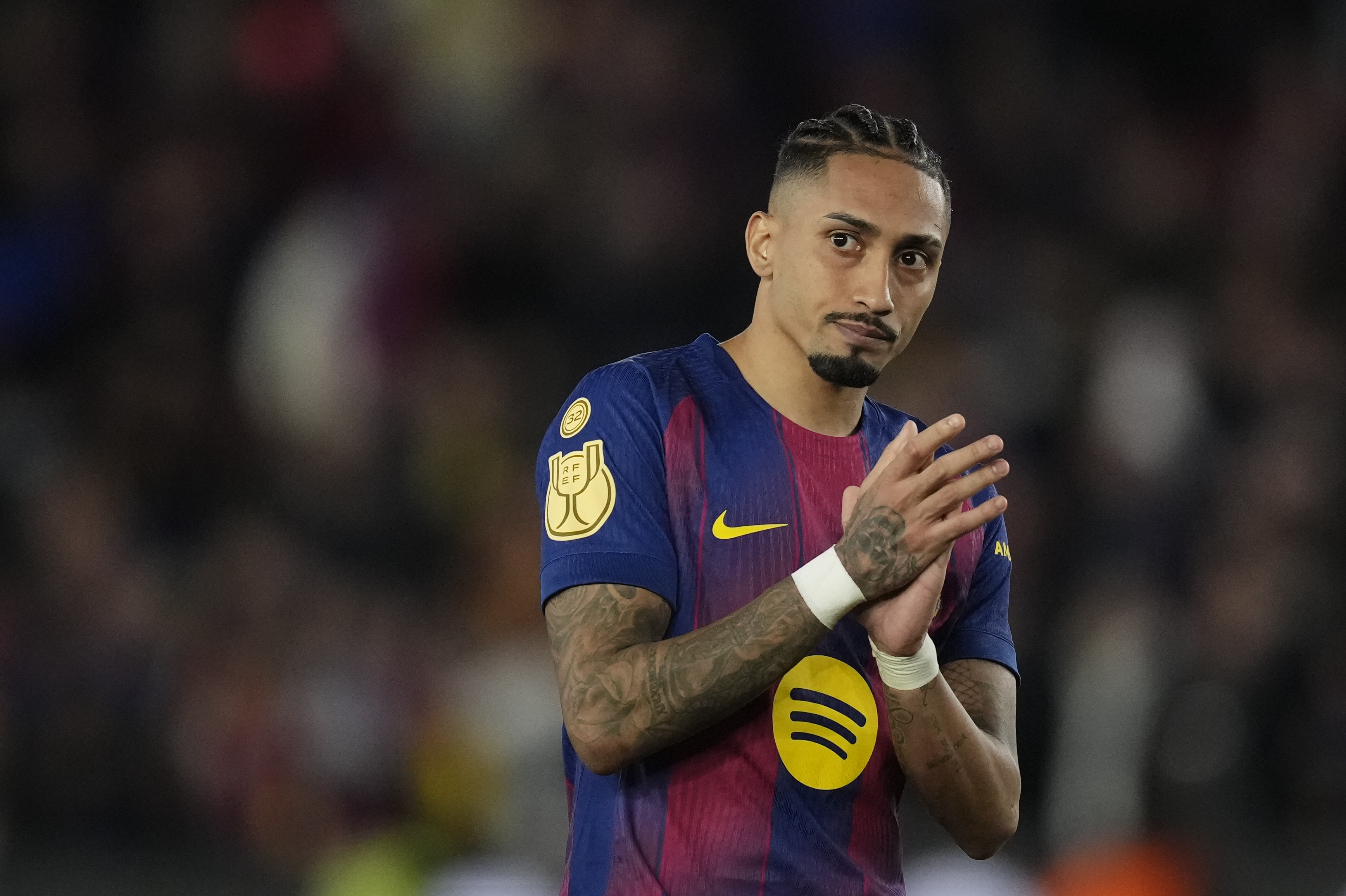 BARCELONA, 03/03/2026.- El delantero del FC Barcelona Raphinha a la finalización del partido de vuelta de las semifinales de la Copa del Rey que FC Barcelona y Atlético de Madrid han disputado este martes en el Camp Nou. EFE/Enric Fontcuberta.