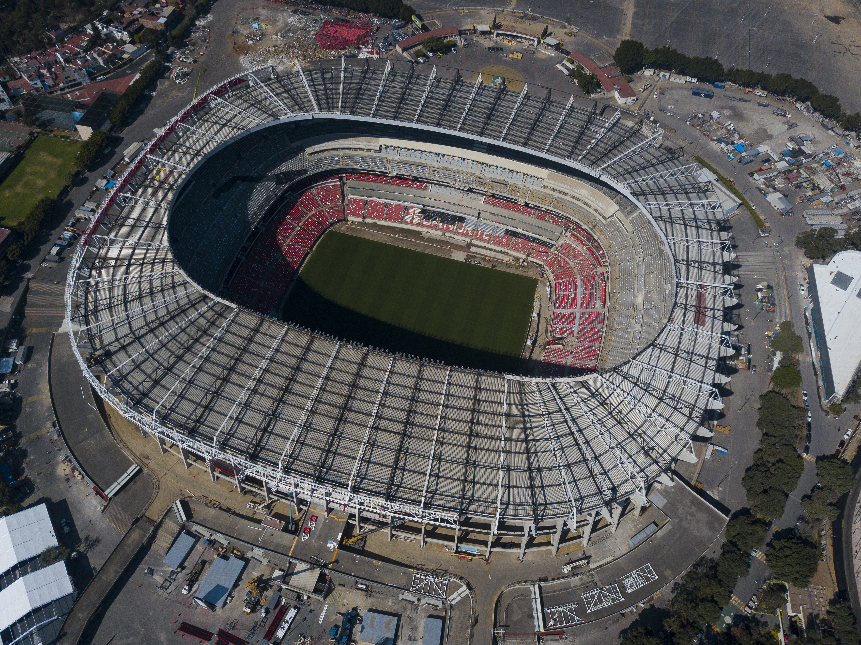 MEX6127. CIUDAD DE MÉXICO (MÉXICO), 03/03/2026.- Fotografía aérea de las obras en los alrededores del estadio Banorte este martes, en Ciudad de México (México). A 100 días del inicio del Mundial de Fútbol 2026, que se disputará del 11 de junio al 19 de julio, México acelera preparativos para uno de los mayores eventos deportivos de su historia reciente, mientras enfrenta notables desafíos en seguridad, infraestructura y servicios básicos bajo la atenta mirada internacional. EFE/ Isaac Esquivel