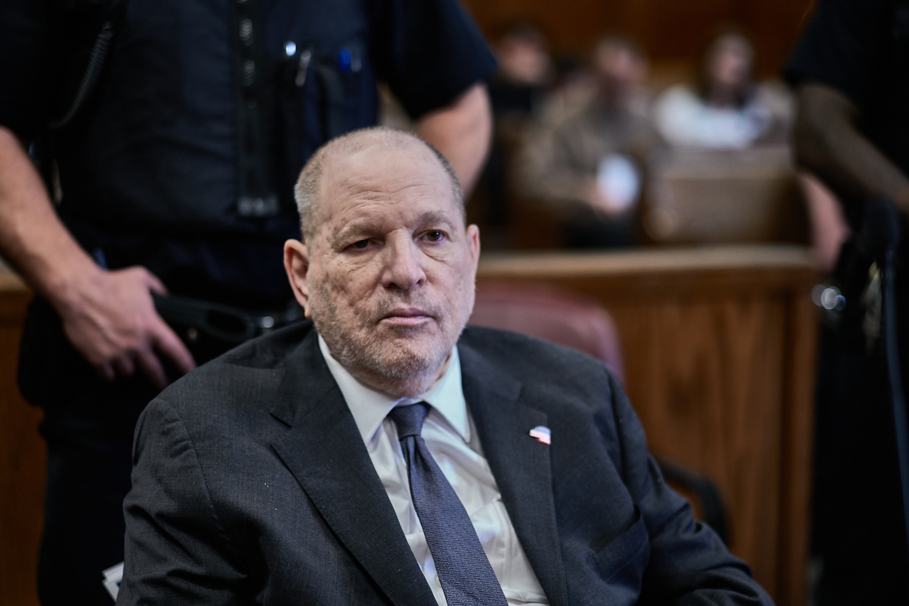 Harvey Weinstein comparece durante una audiencia en la Corte Suprema de Manhattan en Nueva York, Nueva York, EE. UU., el 4 de marzo de 2026. Se ha fijado la fecha del juicio para el 14 de abril de 2026. (Foto Prensa Libre: EFE)