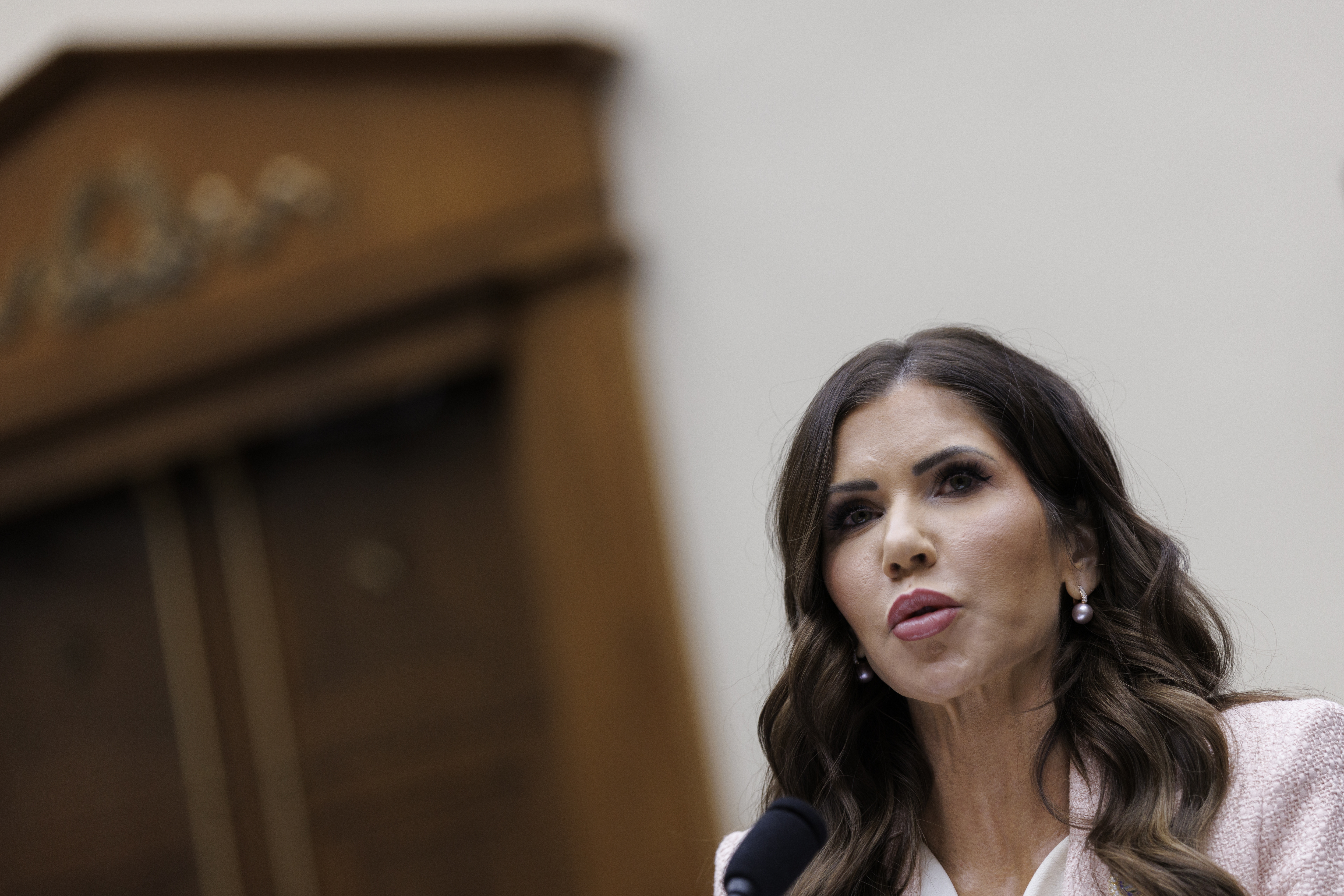 La secretariad de Seguridad Nacional de Estados Unidos, Kristi Noem. (Foto Prensa Libre: EFE/EPA/WILL OLIVER). 