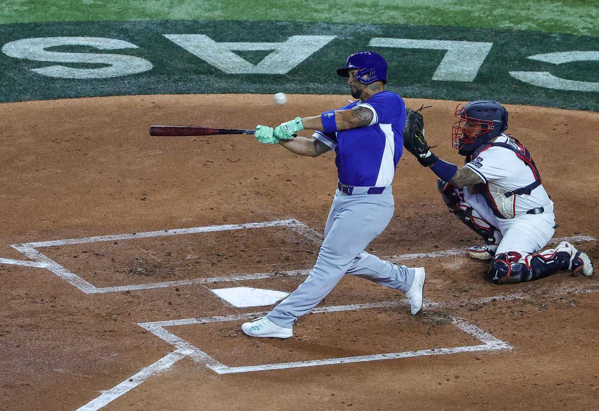 MIAMI (USA), 07/03/2026.- Nicaragua third baseman Cheslor Cuthbert in action during the 2026 World Baseball game between Nicaragua and Netherlands at loanDepot park baseball stadium in Miami, Florida, USA, 07 March 2026. (Países Bajos; Holanda) EFE/EPA/CRISTOBAL HERRERA-ULASHKEVICH
