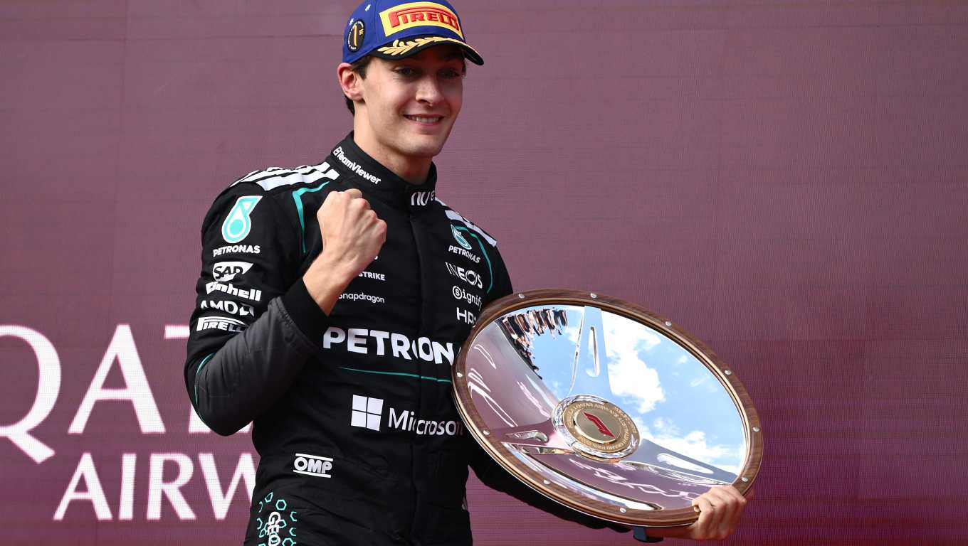 MELBOURNE (Australia), 08/03/2026.- Mercedes-AMG PETRONAS Formula One Team driver George Russell celebrates on the podium after winning the 2026 Australian Grand Prix at Albert Park Circuit in Melbourne, Australia, 08 March 2026. (Fórmula Uno) EFE/EPA/JOEL CARRETT EDITORIAL USE ONLY AUSTRALIA AND NEW ZEALAND OUT