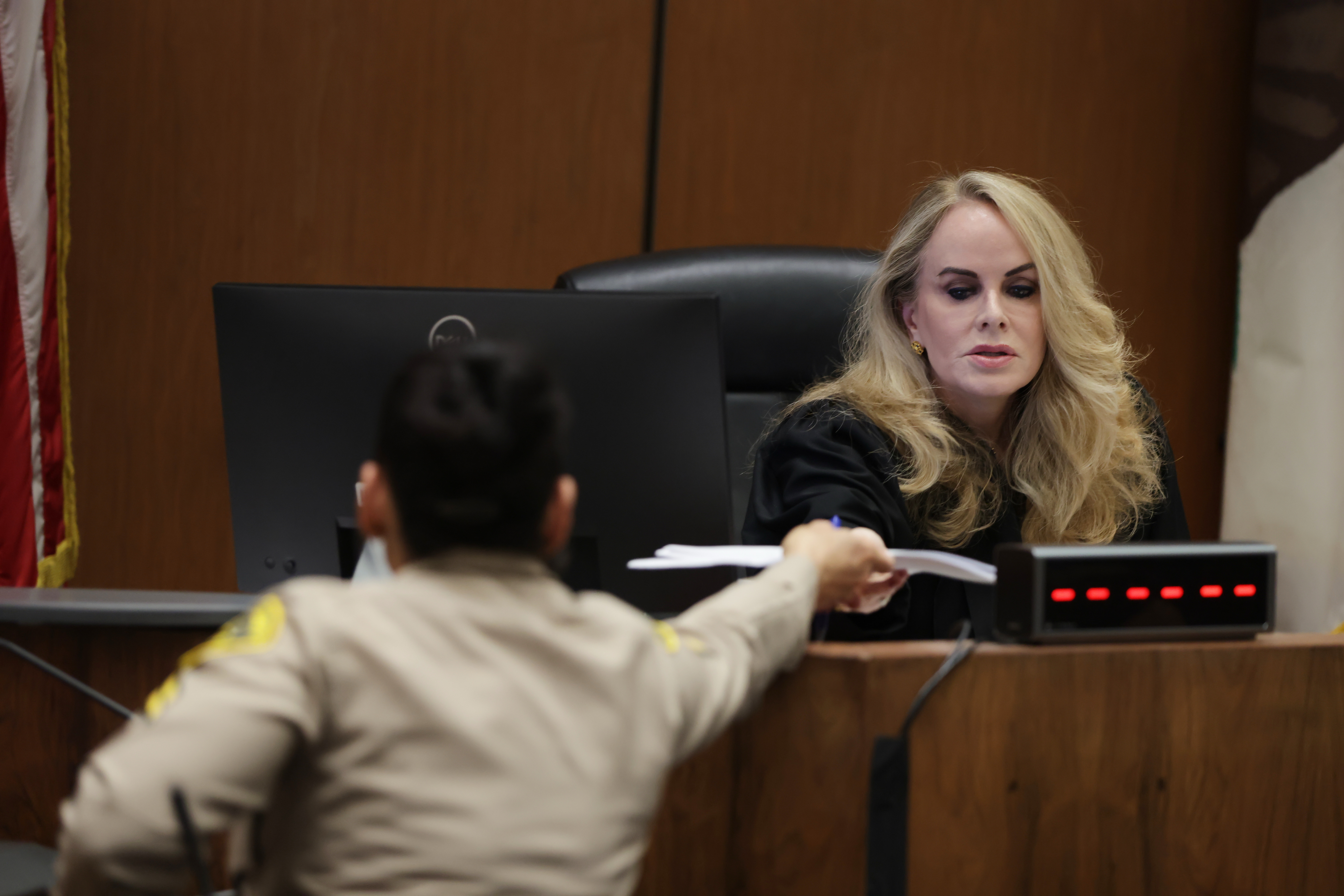 Ivanna Lisette Ortiz es acusada de disparar contra la casa de Rihanna en Los Ángeles, California, EE. UU. (Foto Prensa Libre: EFE/EPA/Ethan Swope / POOL). 