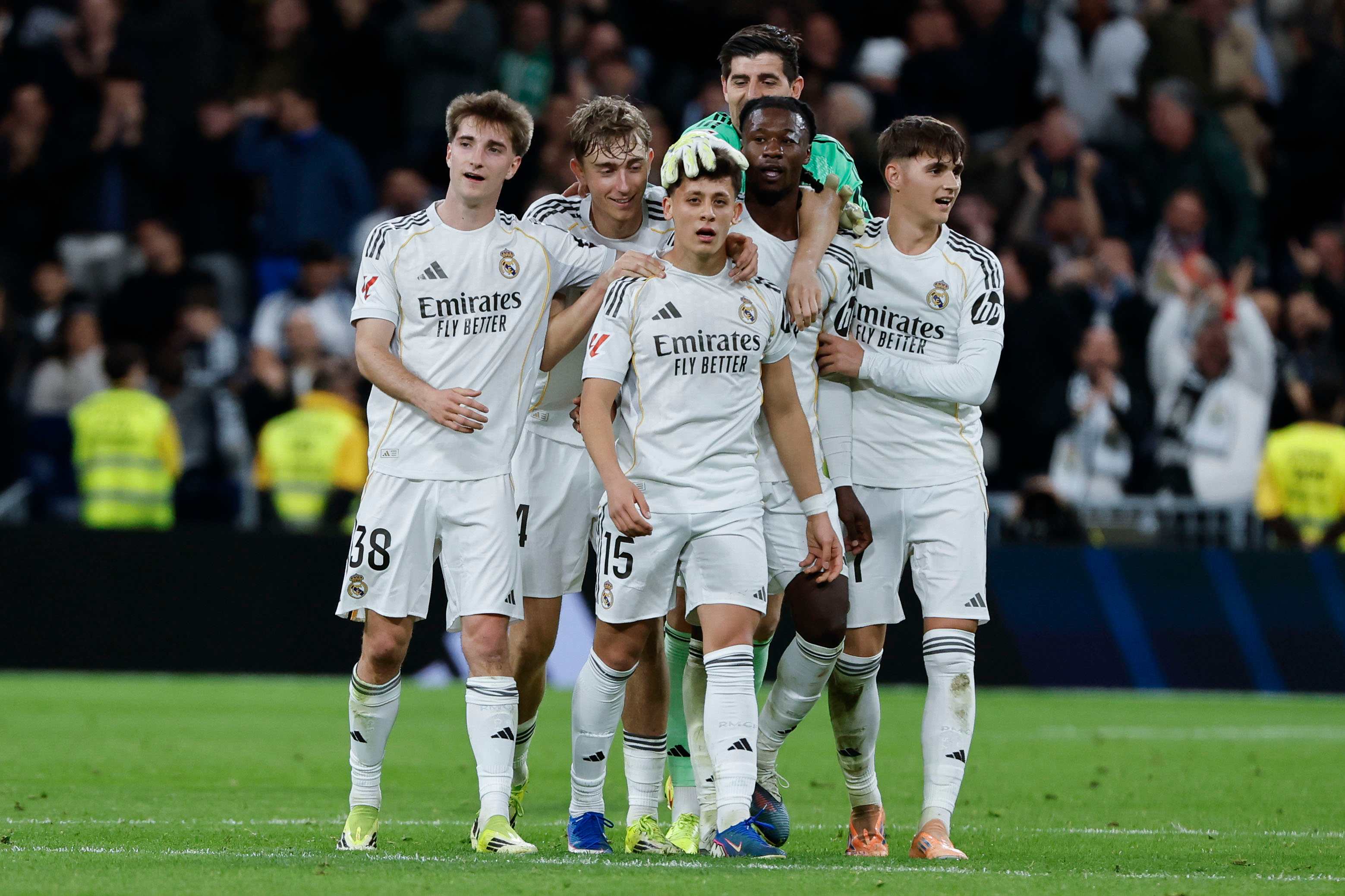 Real Madrid golea 4-1 al Elche y se mantiene en la pelea por el ...