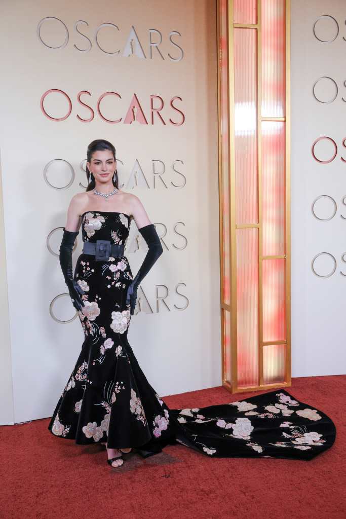 Premios Oscar 2026: famosos brillan en el alfombra roja