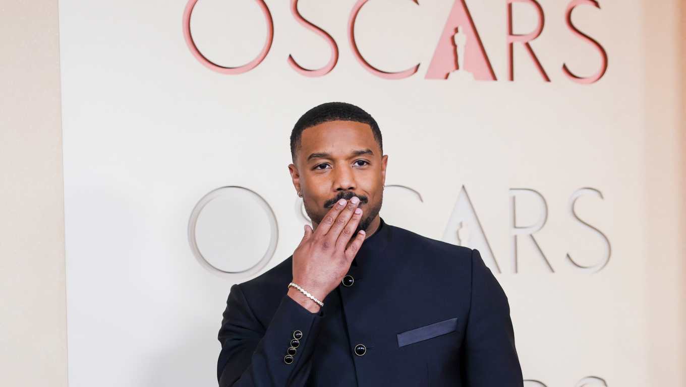 LOS ANGELES (United States), 16/03/2026.- US actor Michael B. Jordan arrives on the red carpet ahead of the 98th annual Academy Awards ceremony at the Dolby Theatre in the Hollywood neighborhood of Los Angeles, California, USA, 15 March 2026. The Oscars are presented for outstanding individual or collective efforts in filmmaking in 24 categories. (Jordania) EFE/EPA/RYAN SUN