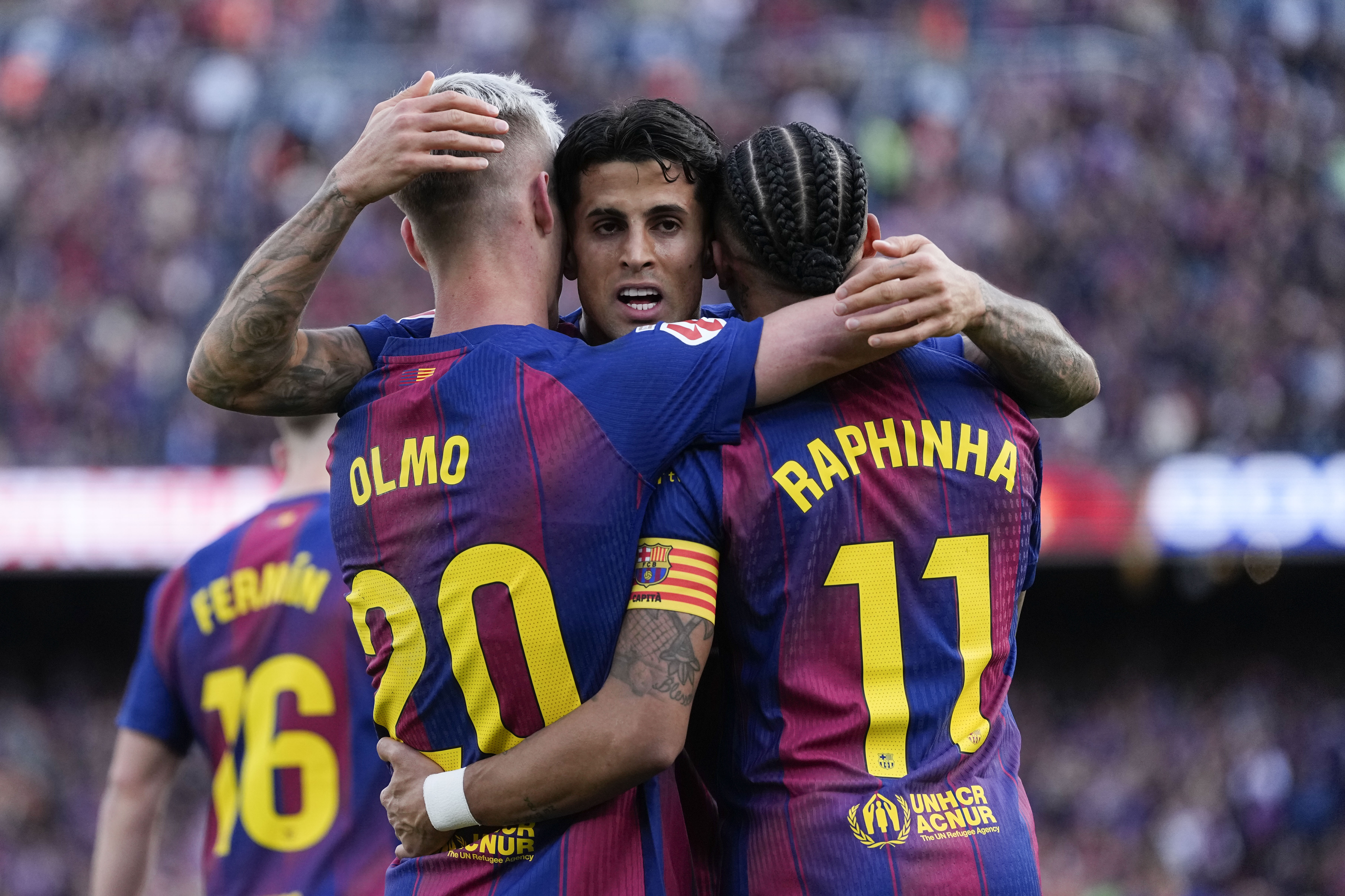 Barcelona golea 5-2 al Sevilla con triplete de Raphinha y se consolida en el liderato de LaLiga