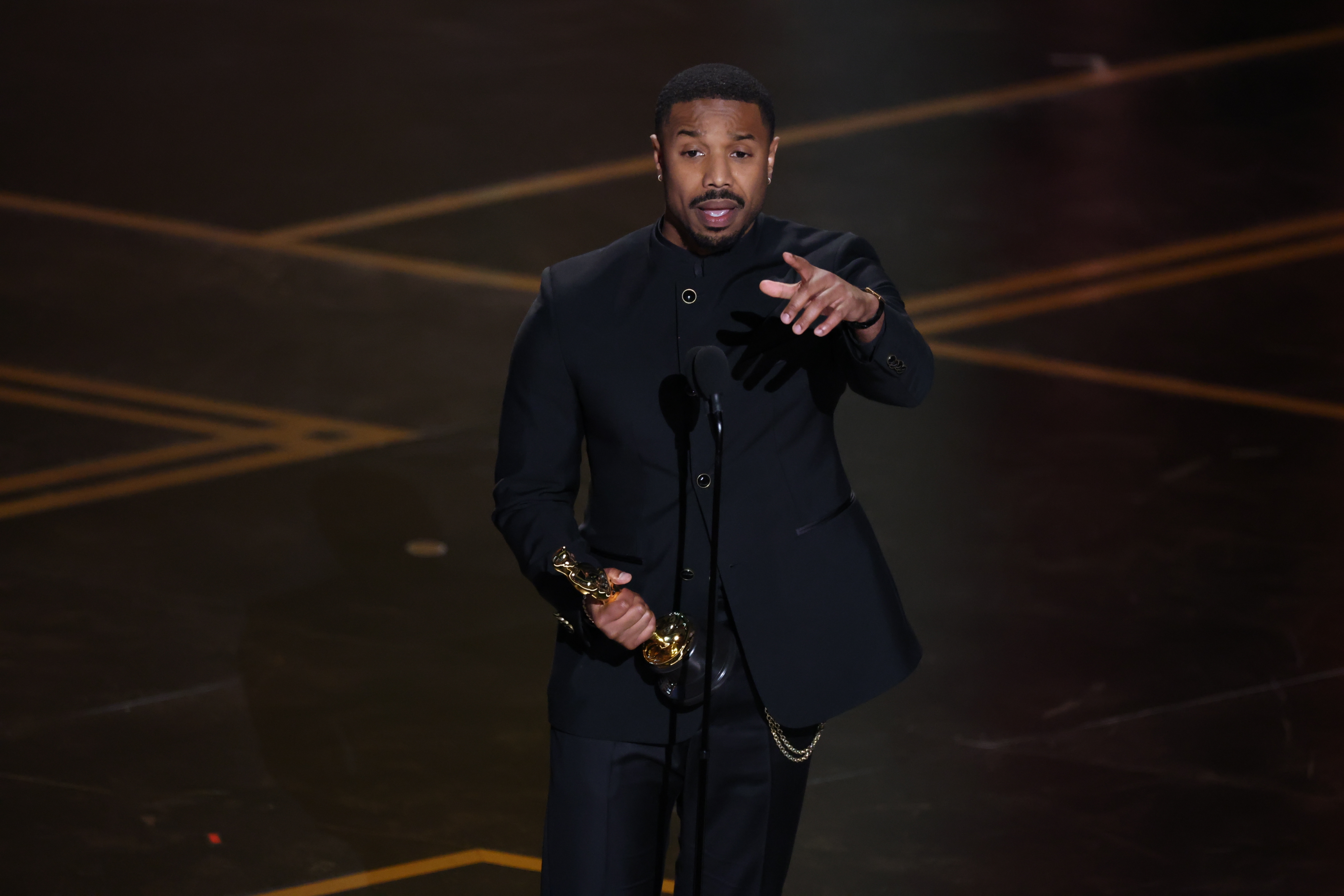 LOS ANGELES (United States), 16/03/2026.- Michael B Jordan reacts after winning the Oscar for Actor In A Leading Role for "Sinners" during the 98th annual Academy Awards ceremony at the Dolby Theatre in Los Angeles, California, USA, 15 March 2026. (Jordania) EFE/EPA/CHRIS TORRES