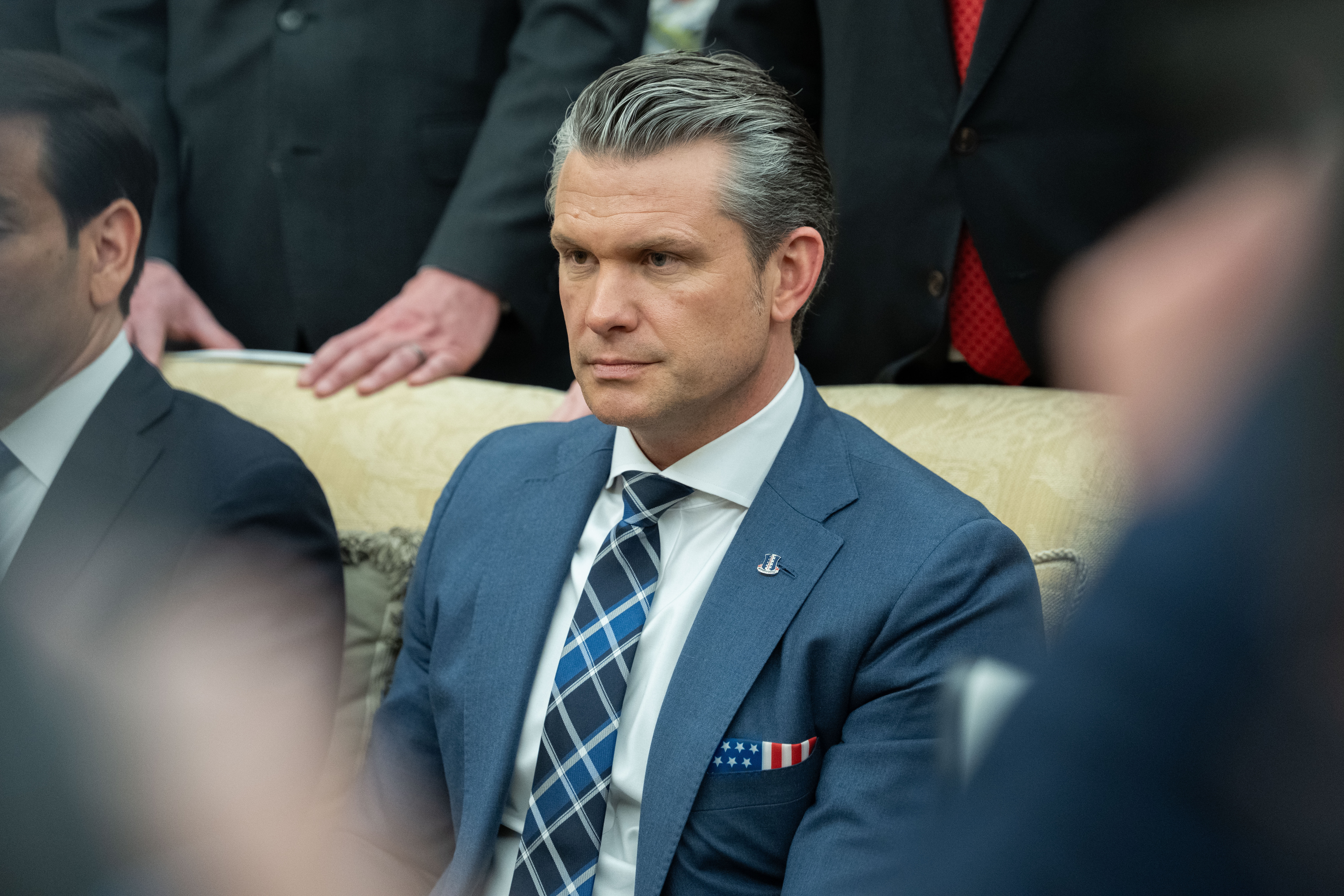 El secretario de Defensa de Estados Unidos, Pete Hegseth, en el Despacho Oval de la Casa Blanca en Washington, D. C., EE. UU., el 19 de marzo de 2026. (Foto Prensa Libre: EFE)
