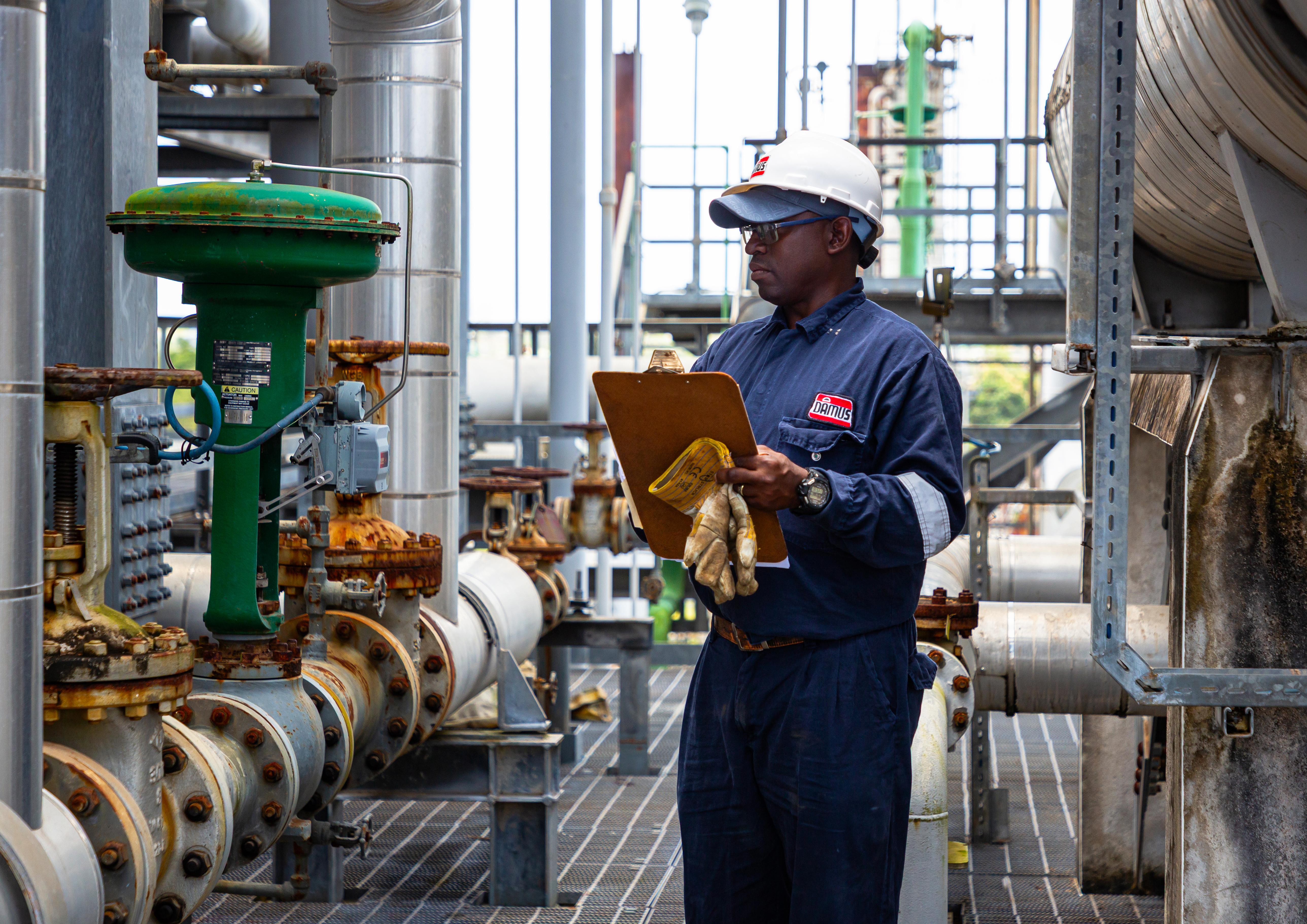 El petróleo intermedio de Texas (WTI, por sus siglas en inglés) cerró este martes con una subida del 3.7%, hasta los US$9993 el barril. (Foto Prensa Libre: EFE)