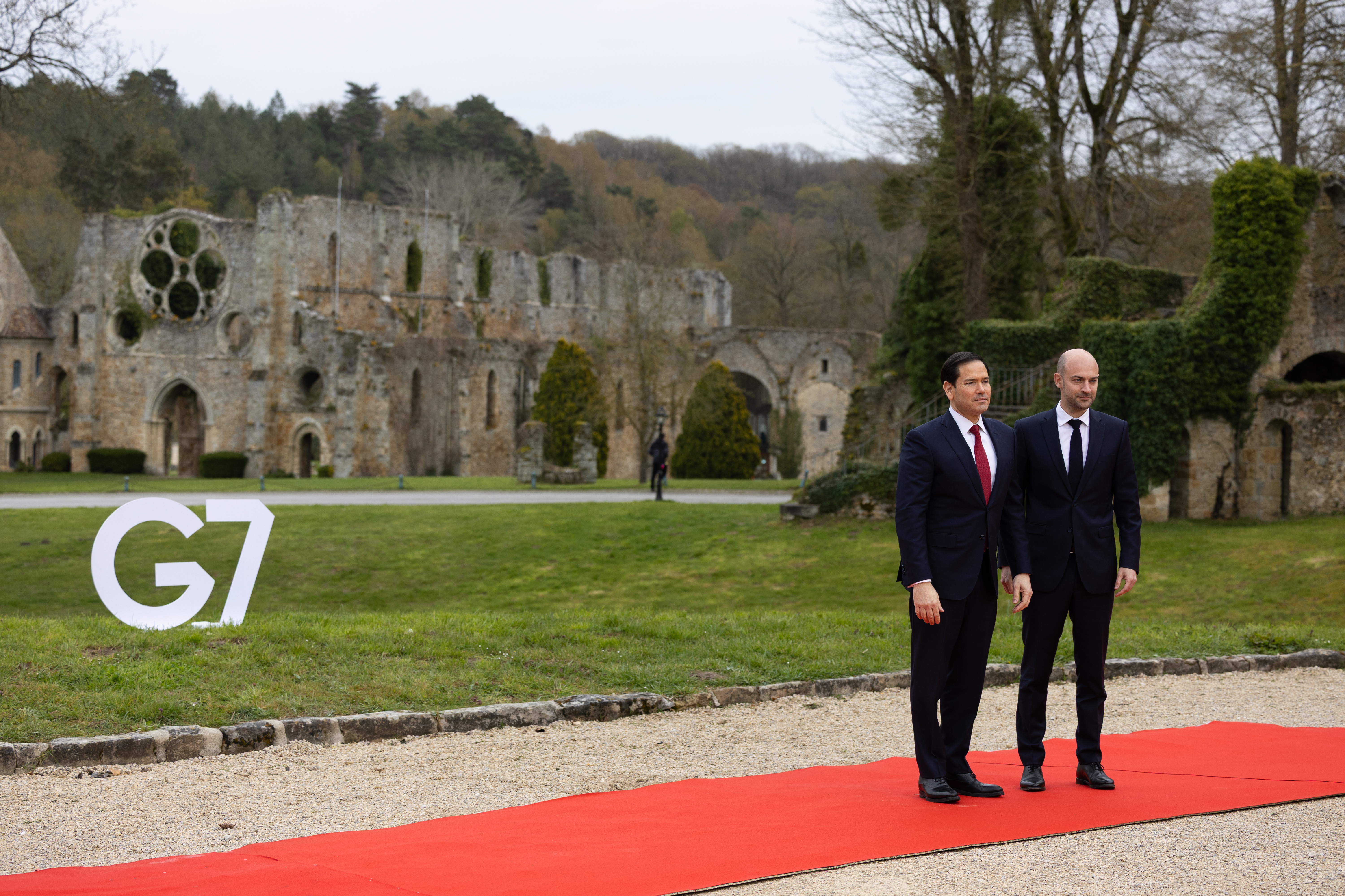 El ministro de Relaciones Exteriores francés, Jean-Noel Barrot, y el secretario de Estado de Estados Unidos, Marco Rubio.  (Foto Prensa Libre:  EFE/EPA/Philemon HENRY).