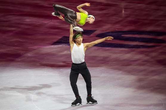 PRAGUE (Czech Republic), 29/03/2026.- Yuna Nagaoka and Sumitada Moriguchi of Japan perform in the Exhibition of Champions during the ISU Figure Skating World Championships 2026 in Prague, Czech Republic, 29 March 2026. (República Checa, Japón, Praga) EFE/EPA/MARTIN DIVISEK