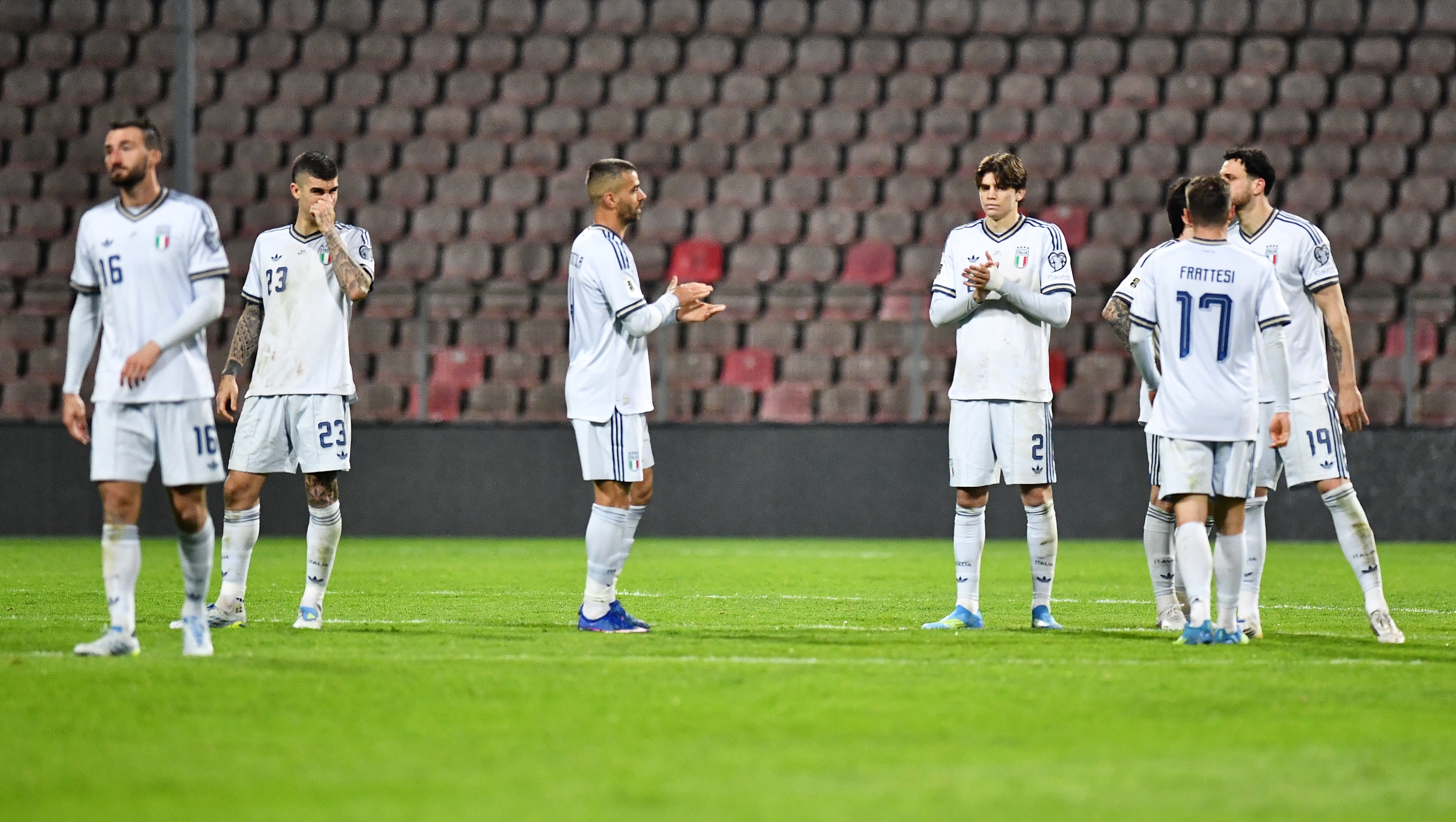 Zenica (Bosnia and Herzegovina), 31/03/2026.- Players of Italy during the penalty shoot-out during the FIFA World Cup 2026 European playoff match between Bosnia and Herzegovina and Italy in Zenica, Bosnia and Herzegovina, 31 March 2026. (Mundial de Fútbol, Bosnia-Herzegovina, Italia) EFE/EPA/NIDAL SALJIC